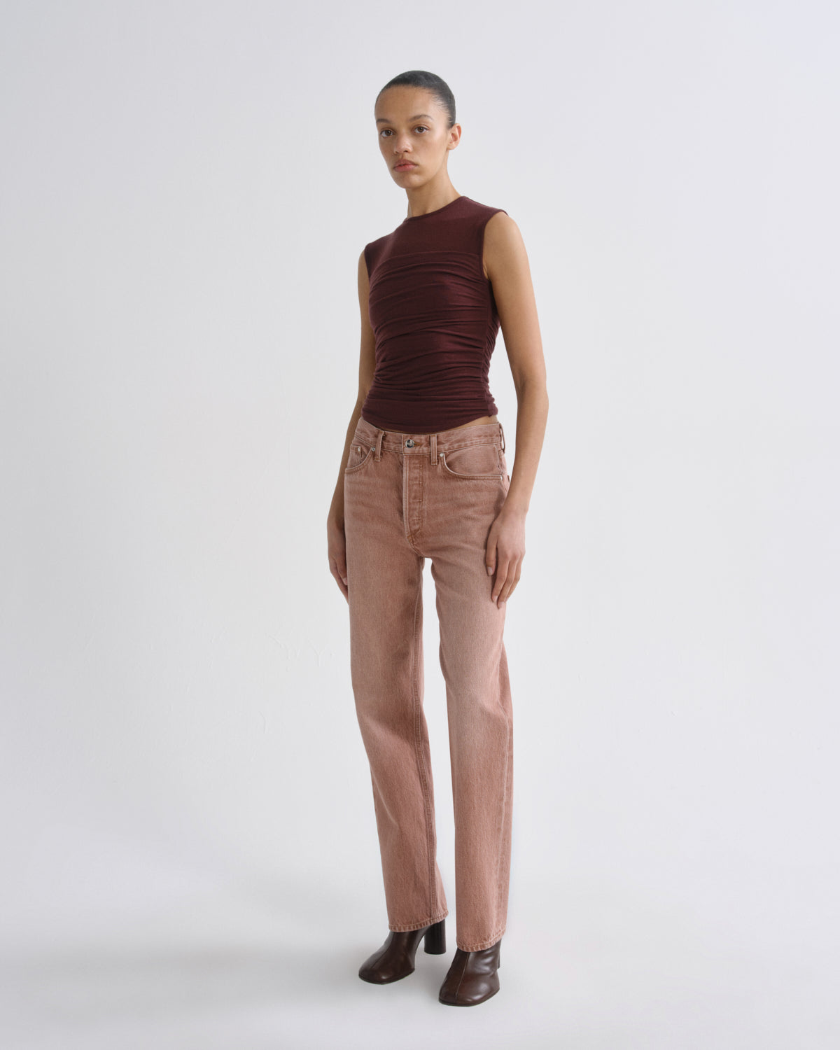 agolde-theodore-tank-top-currant-burgunder-cashmere image 5