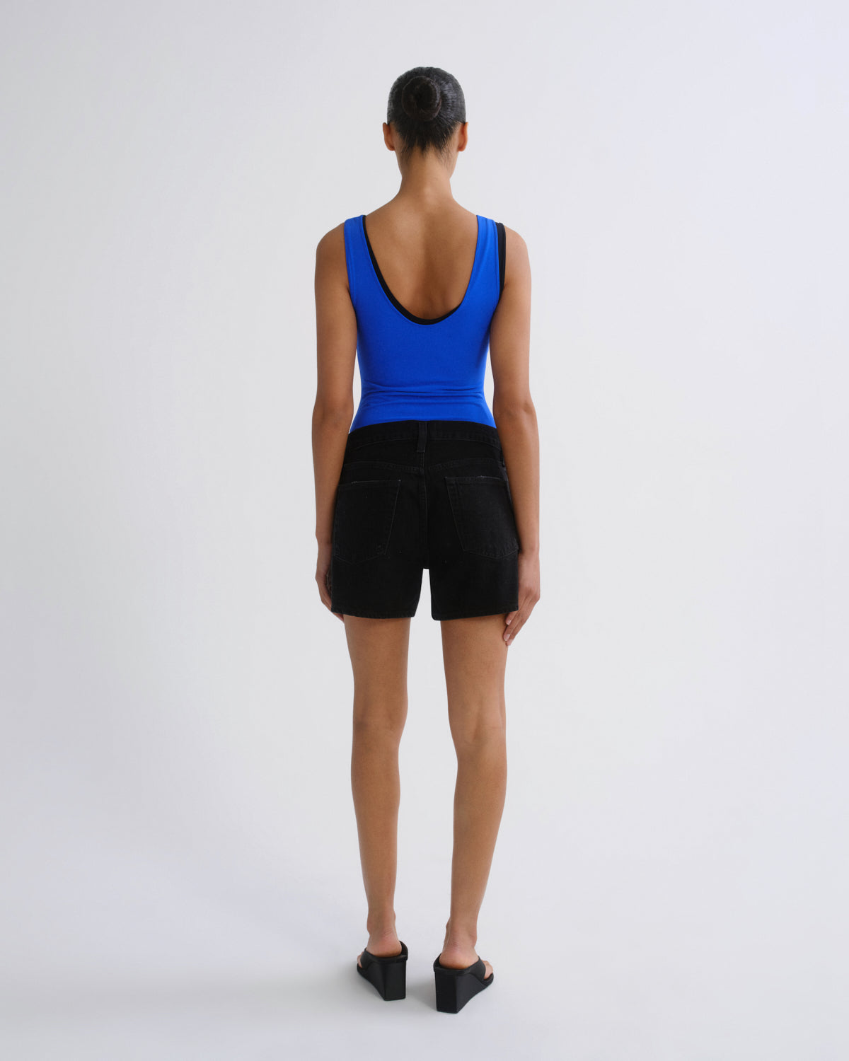 agolde-parker-long-short-shorts-phase-schwarz image 2