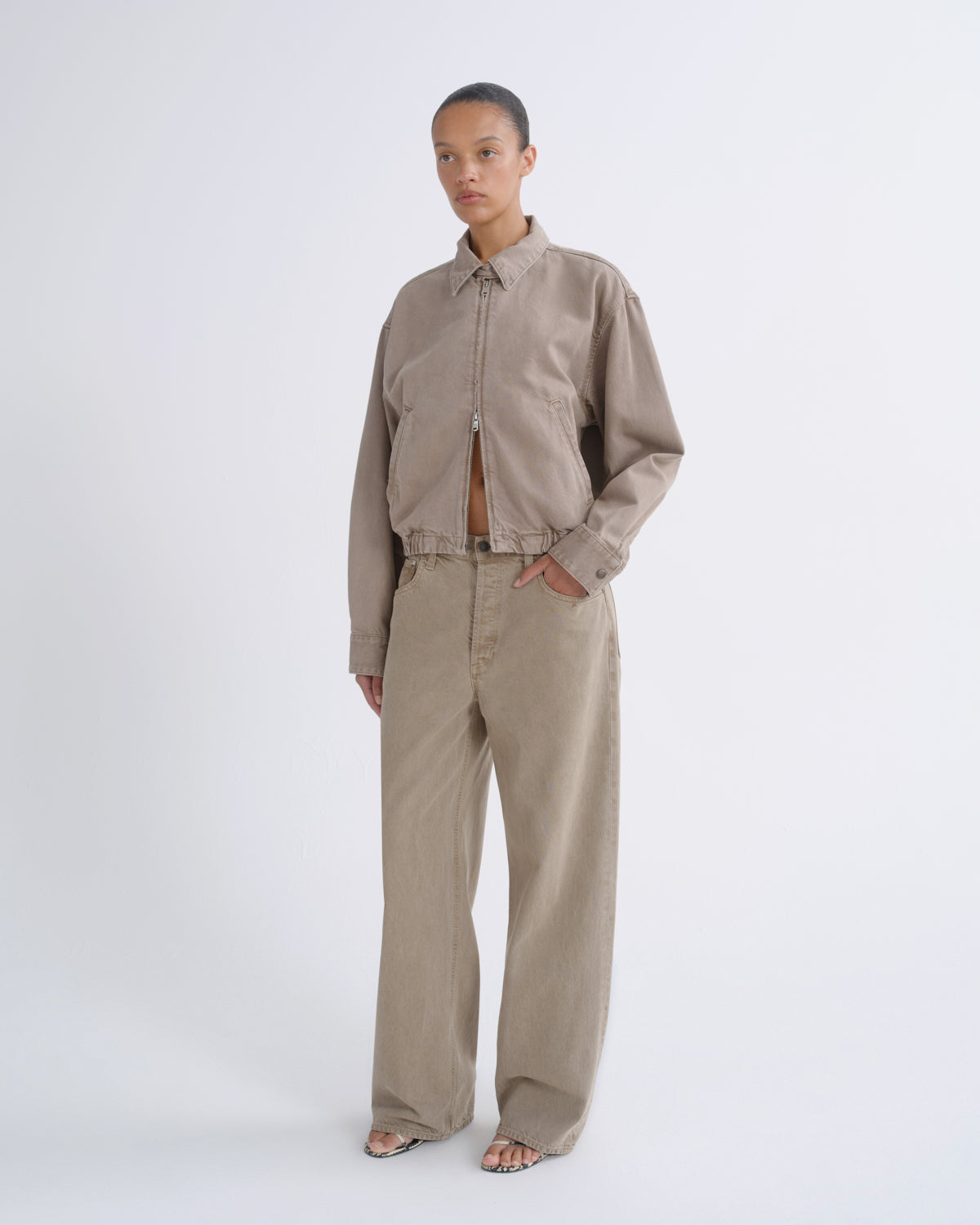 agolde-nile-jacket-flyweight-jacke-trail-braun-bomber image 4