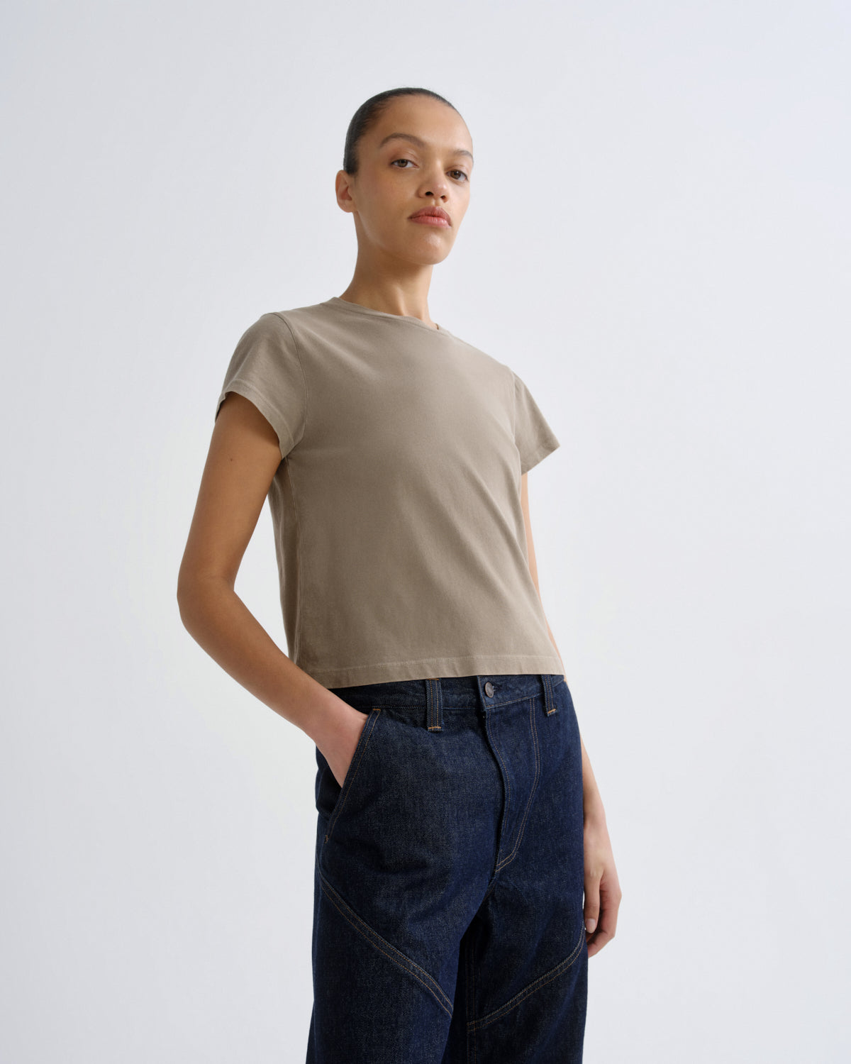 agolde-adine-shrunken-tee-t-shirt-trail-braun-bio-baumwolle image 1