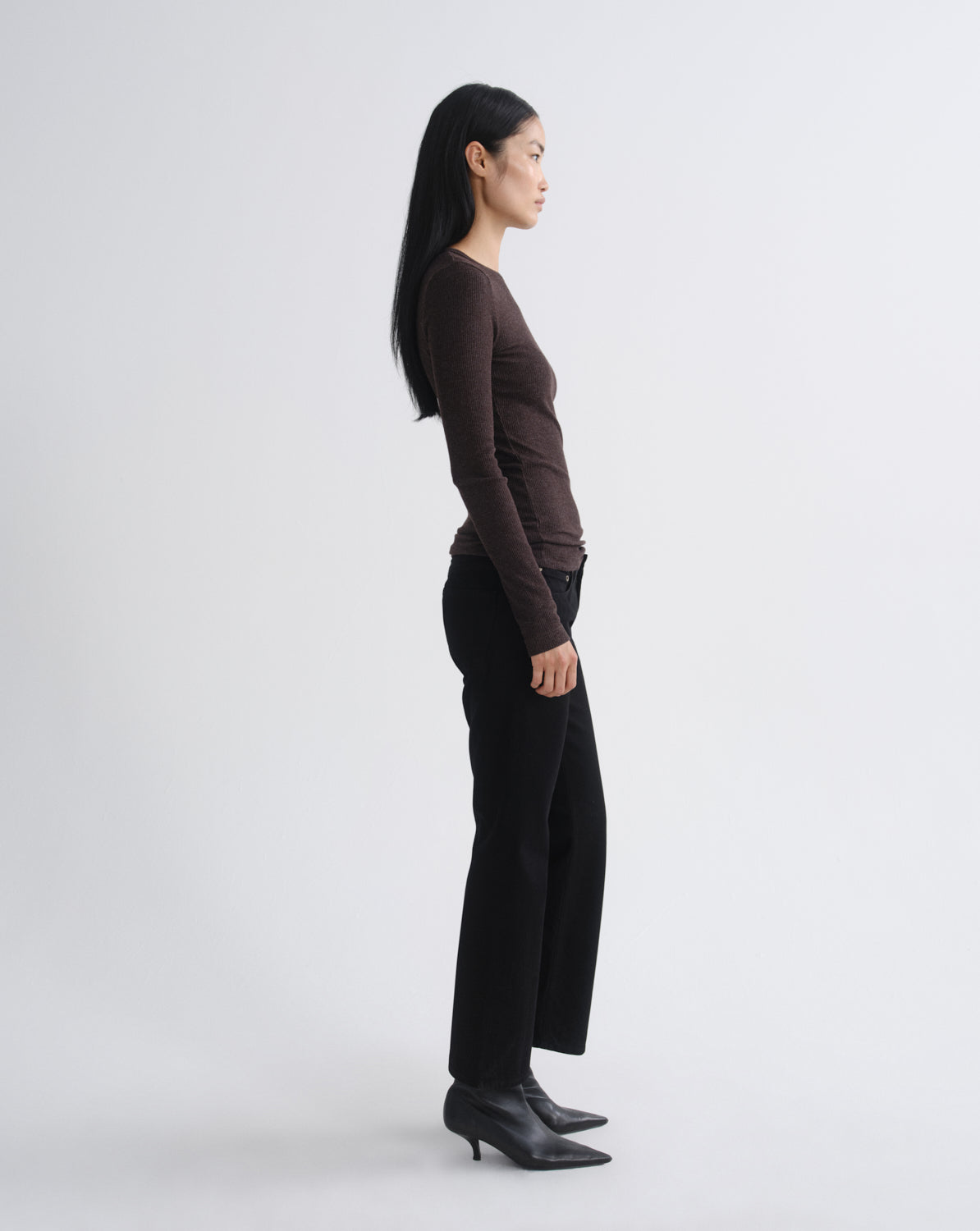 agolde-delphi-slim-tee-damen-langarmshirt-braun-ganache image 3
