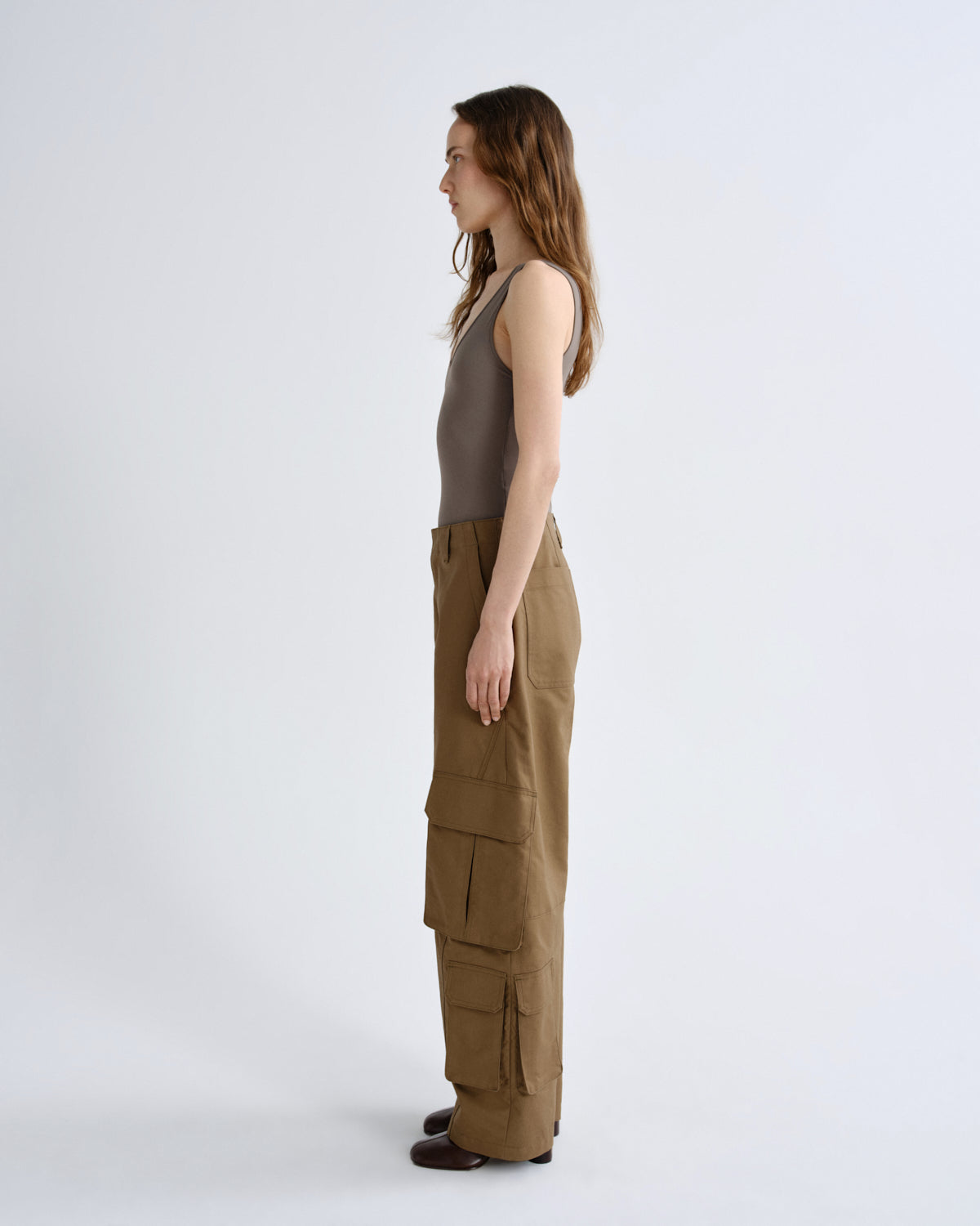agolde-ambika-utility-hose-toffee-caramel-sateen image 3