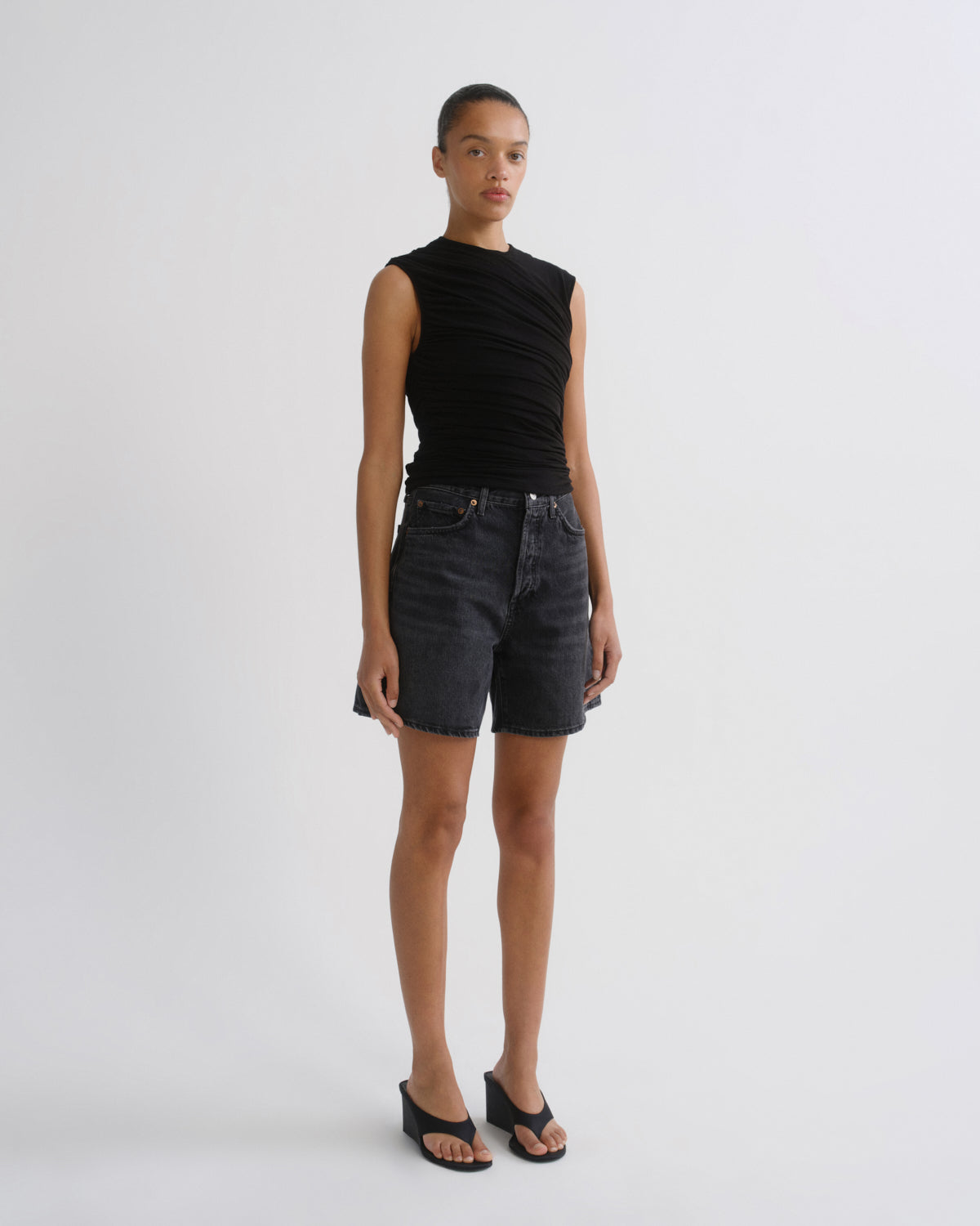agolde-dame-short-hitch-schwarz-high-rise-damen-shorts image 3