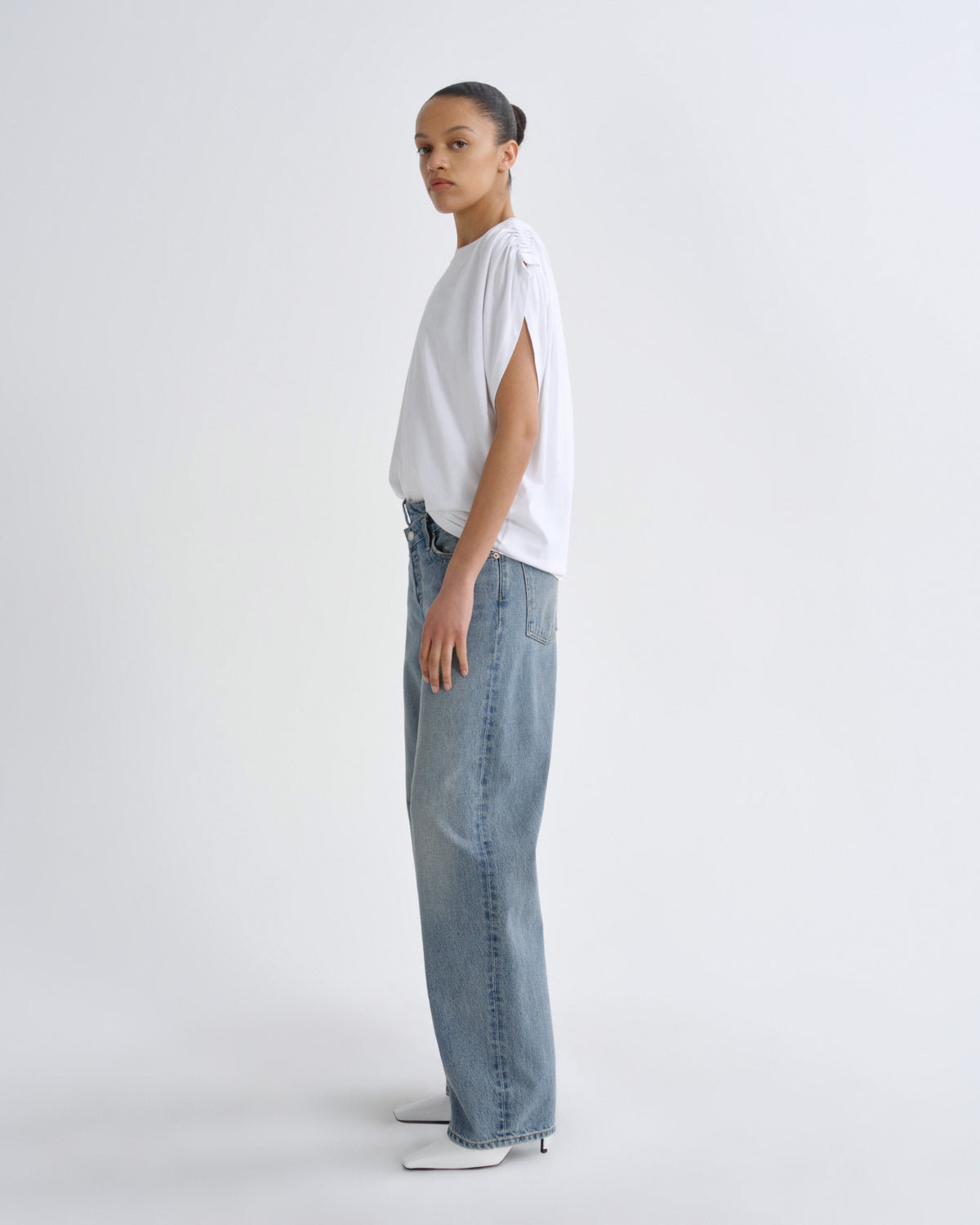 agolde-roma-t-shirt-wei-asymmetrisch-damen image 4