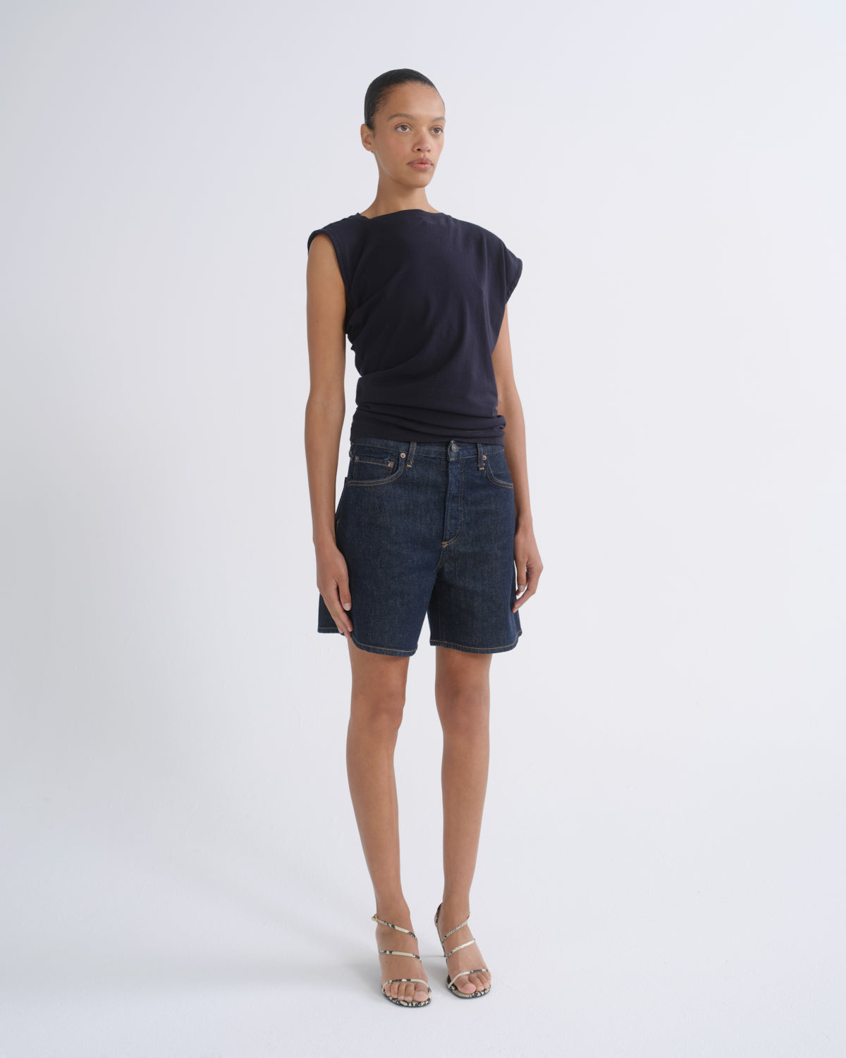 agolde-dame-short-weightless-shorts-rinse-dunkelblau image 4