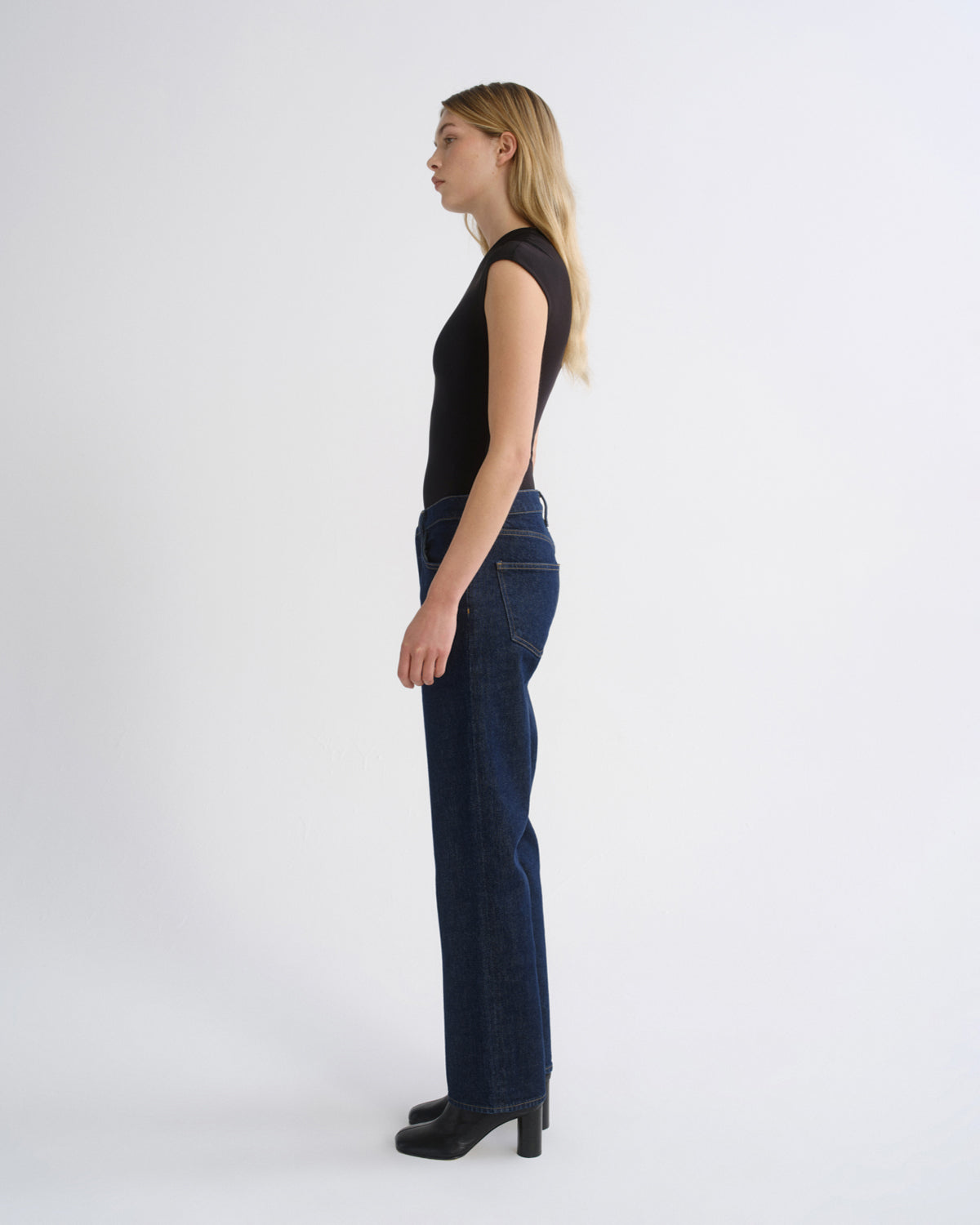 agolde-lana-jean-reissue-indigoblaue-damenjeans image 4