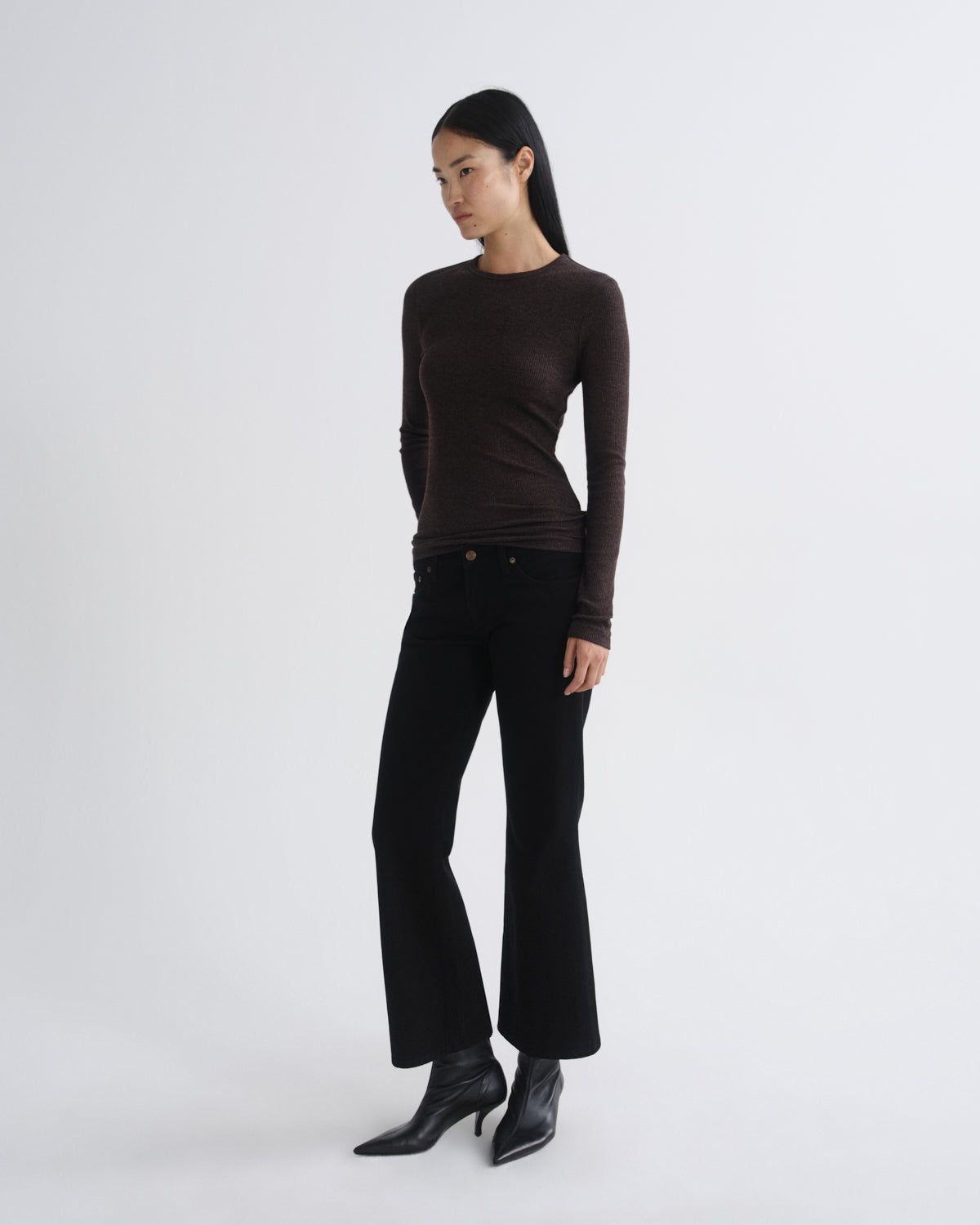 agolde-delphi-slim-tee-damen-langarmshirt-braun-ganache image 4