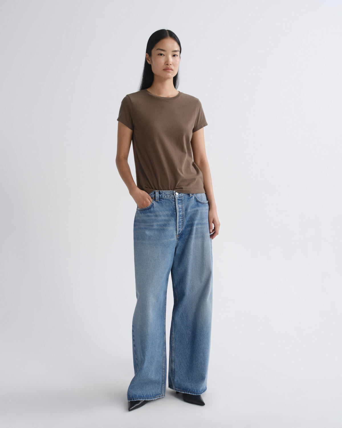 agolde-adine-long-line-tee-t-shirt-uniform-oliv image 3