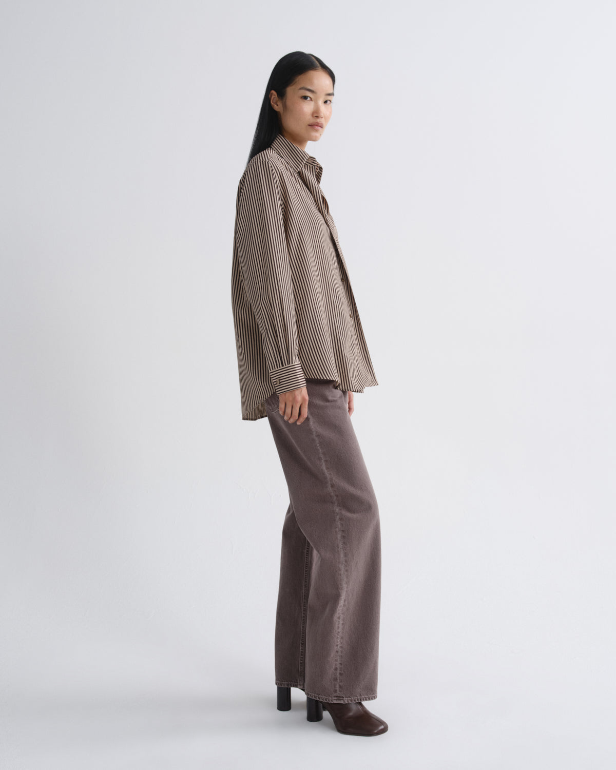 agolde-aris-shirt-trace-stripe-schoko-damenhemd image 3