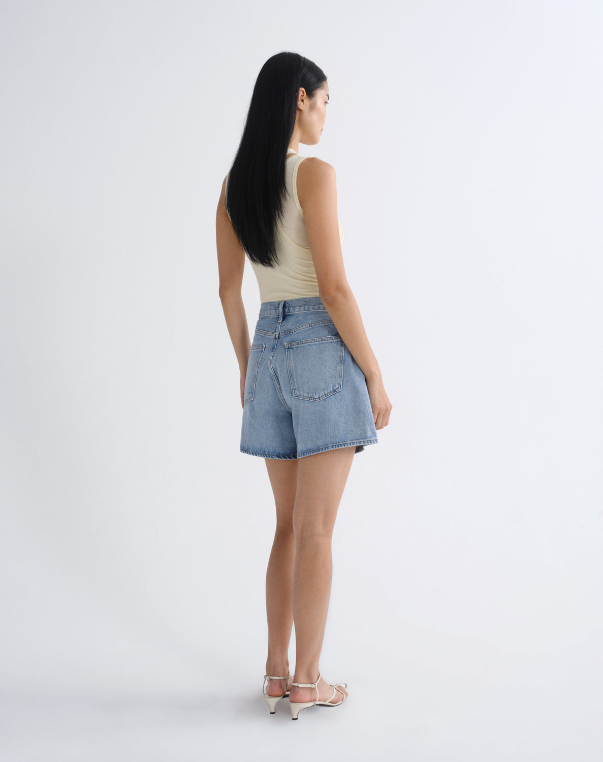 agolde-rhoda-pleated-short-raft-denimshorts-hellblau image 2