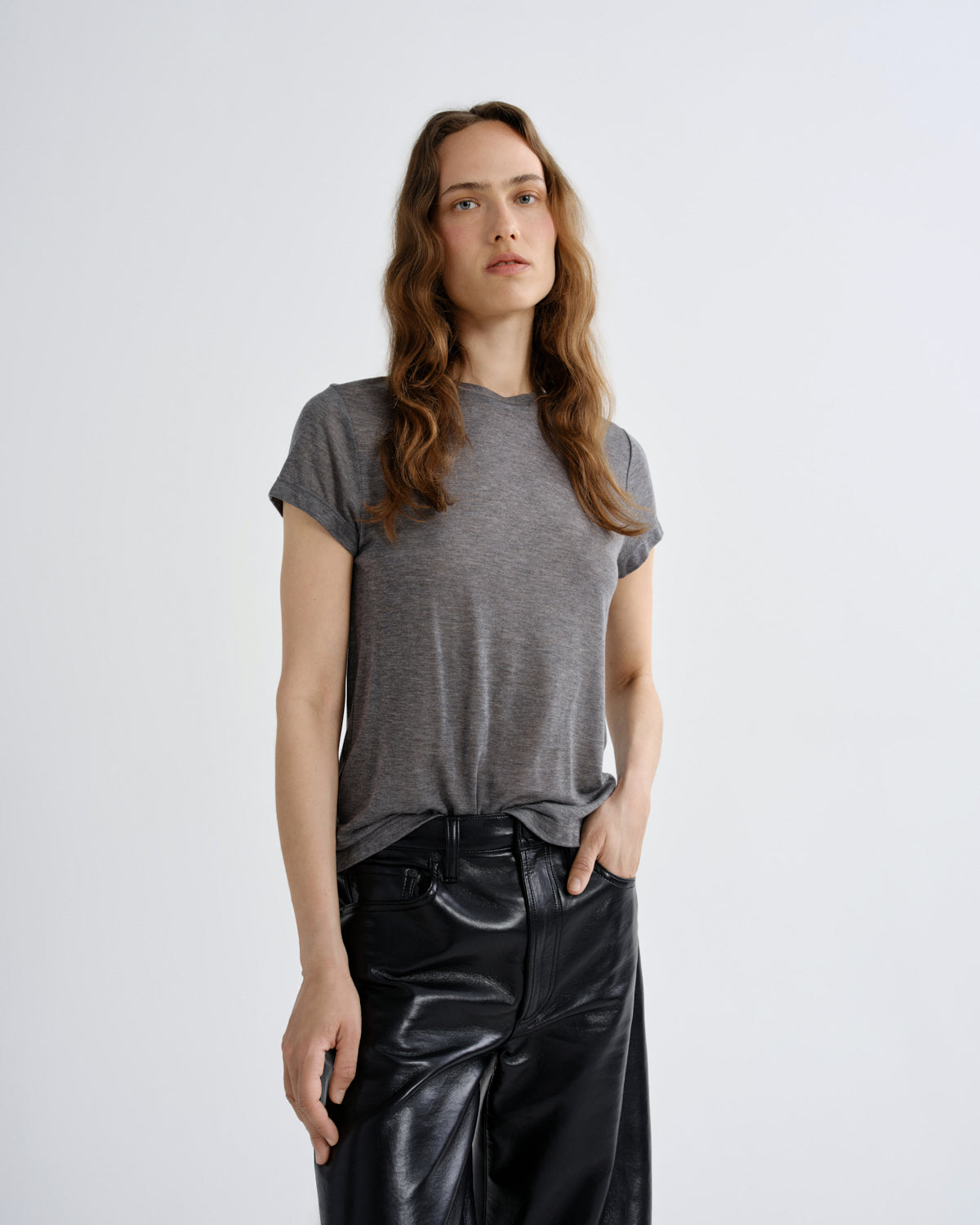 agolde-long-line-adine-tee-t-shirt-grey-heather-tencel image 1