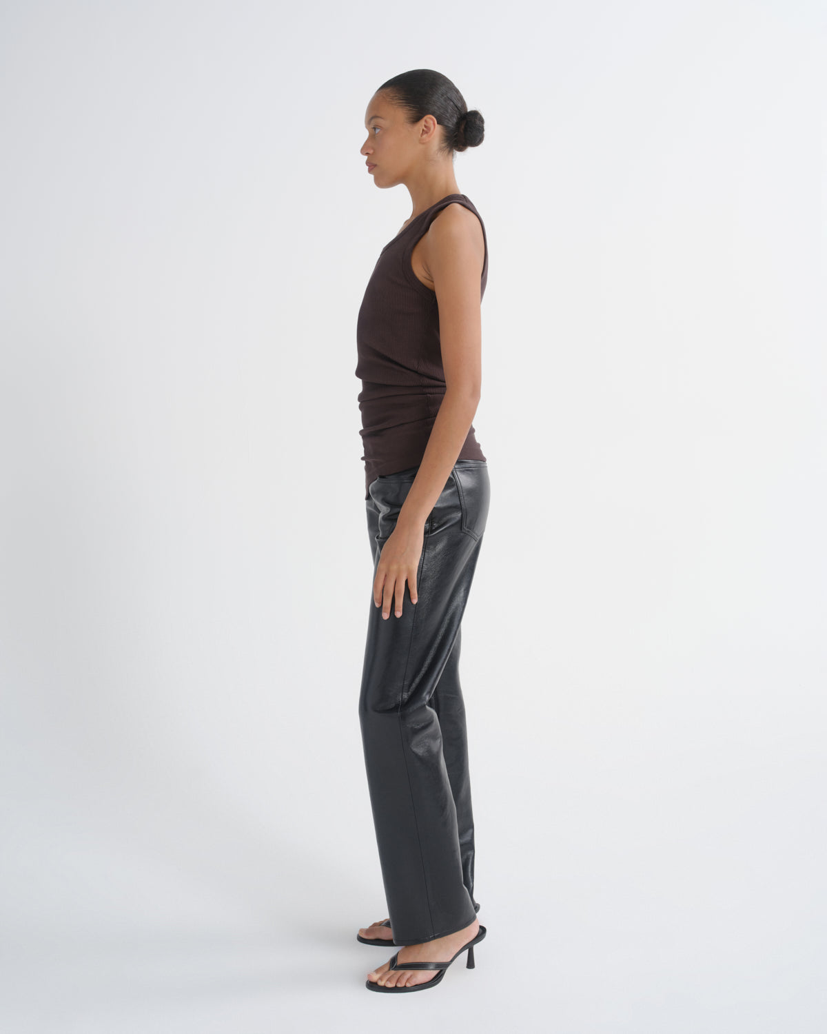 agolde-twisted-poppy-tank-top-tone-braun-rippstrick image 5