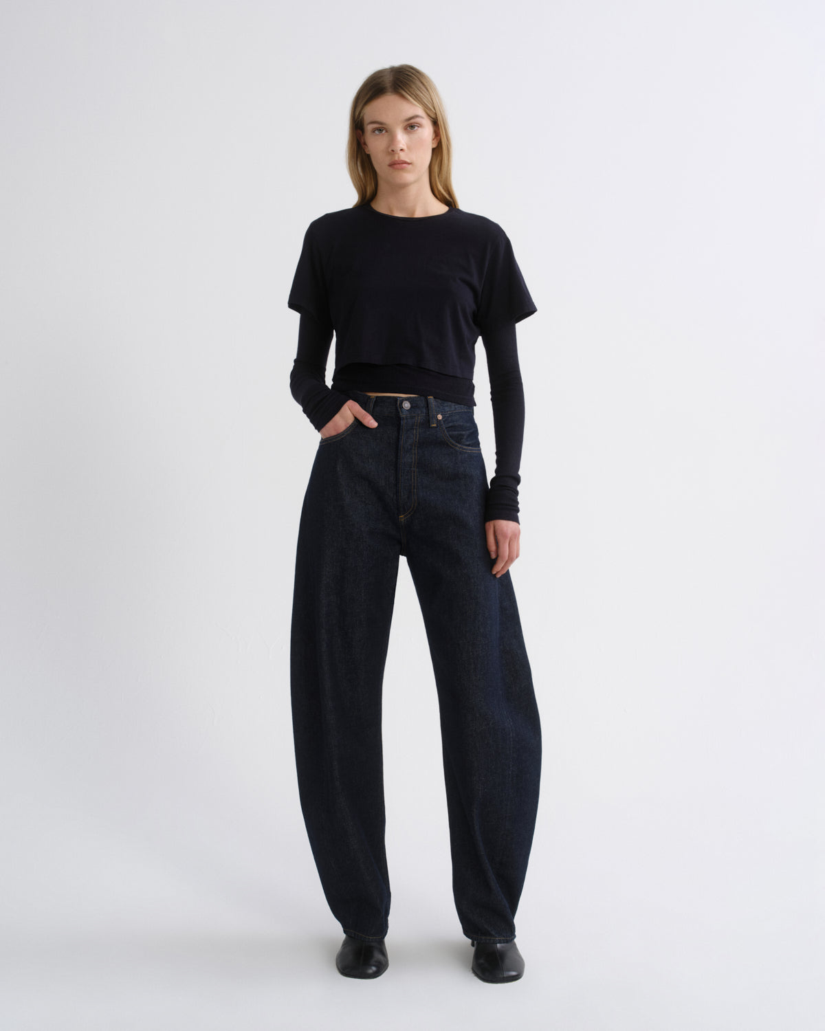 agolde-romily-tee-t-shirt-blackened-navy-cropped image 3