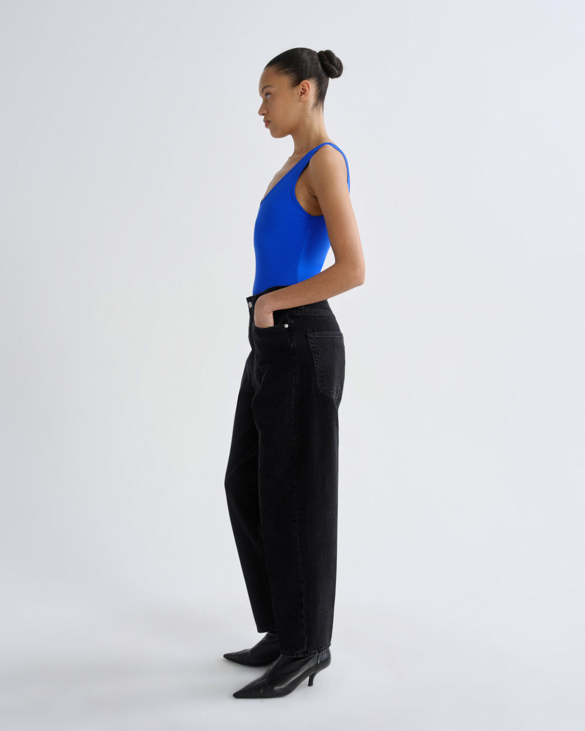 agolde-80-s-jean-weightless-jeans-phase-schwarz-straight image 3