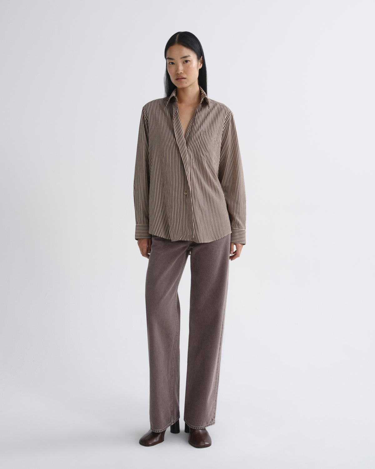agolde-aris-shirt-trace-stripe-schoko-damenhemd image 4
