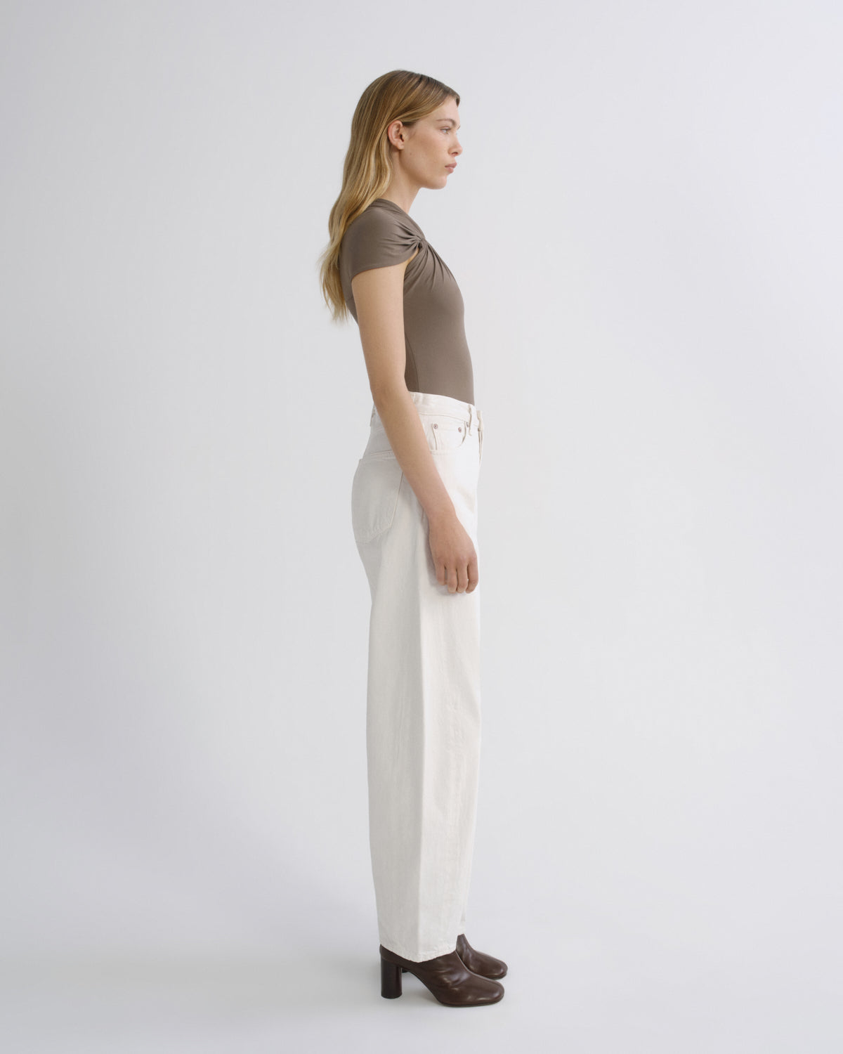 agolde-luna-high-rise-jeans-chalk-white-tapered image 3