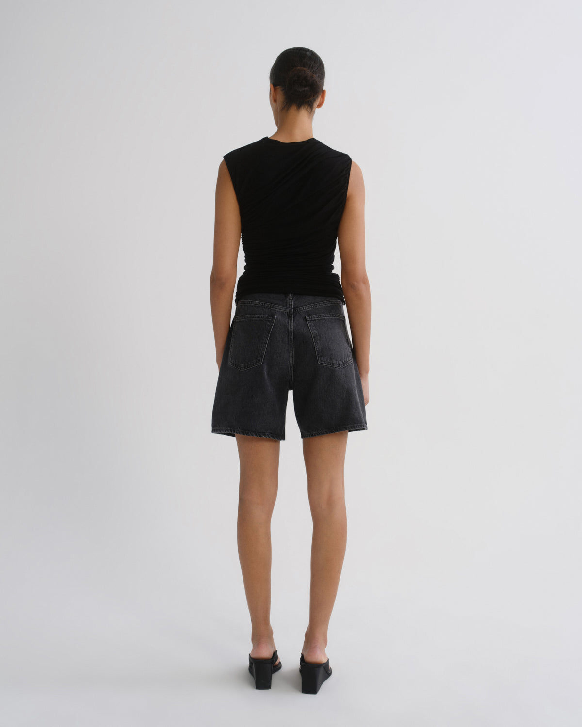 agolde-dame-short-hitch-schwarz-high-rise-damen-shorts image 2