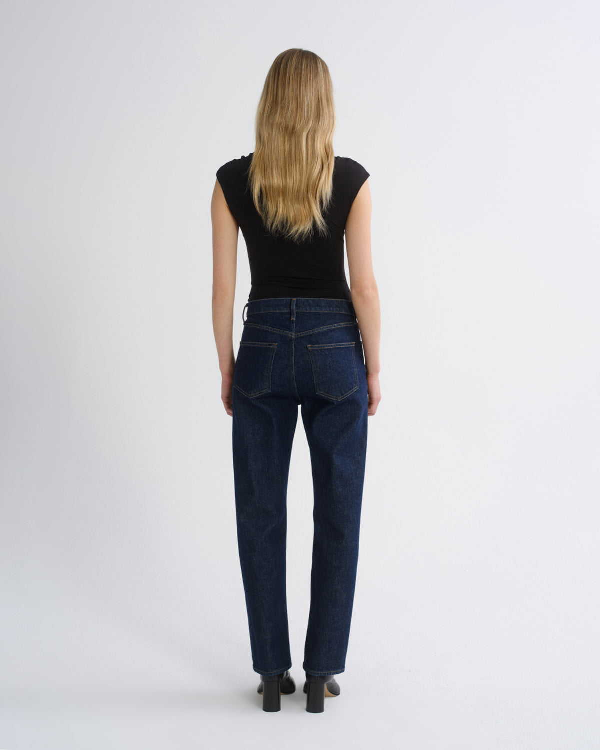 agolde-lana-jean-reissue-indigoblaue-damenjeans image 2