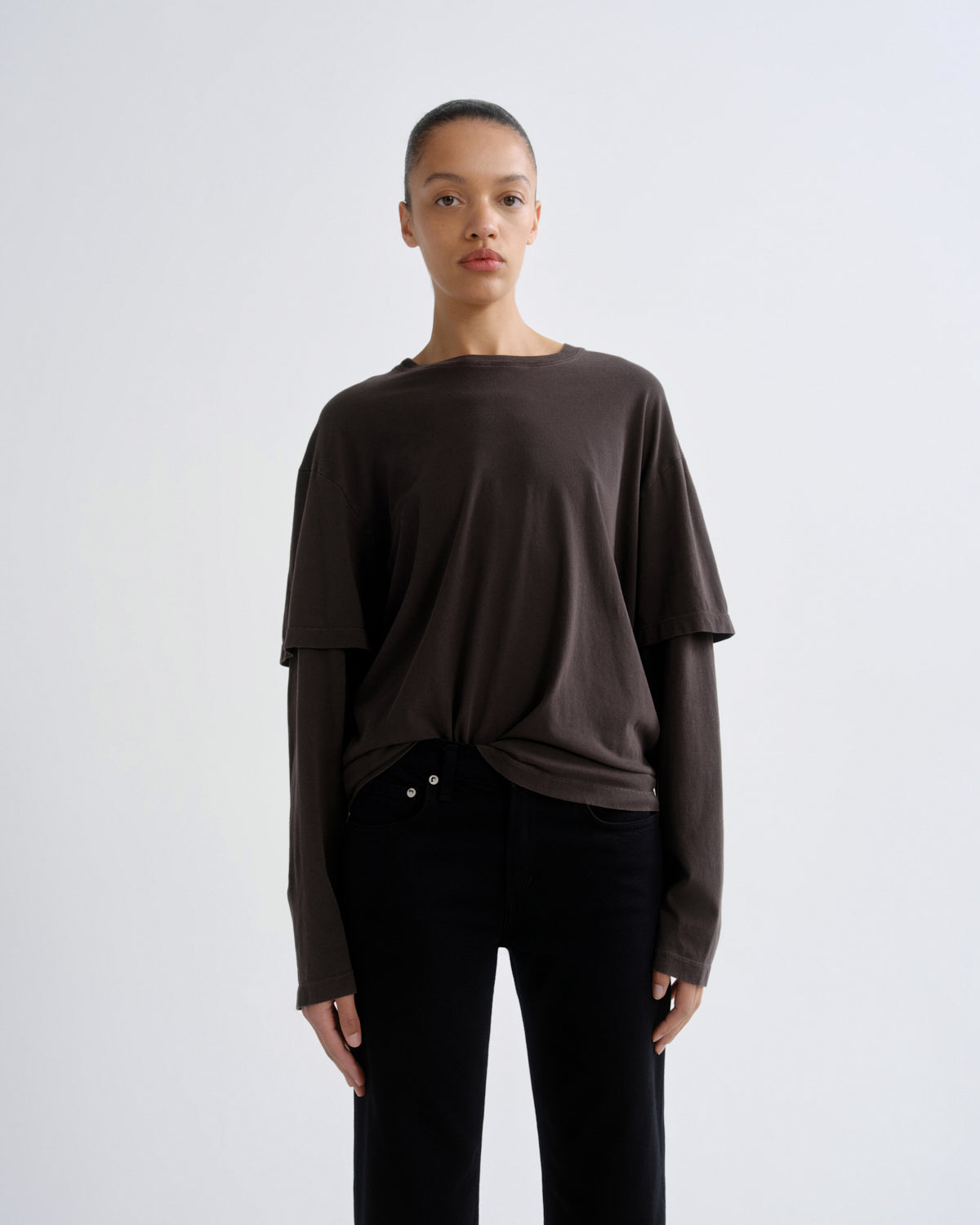 agolde-lois-tee-t-shirt-damen-forge-braun-layer-look image 1