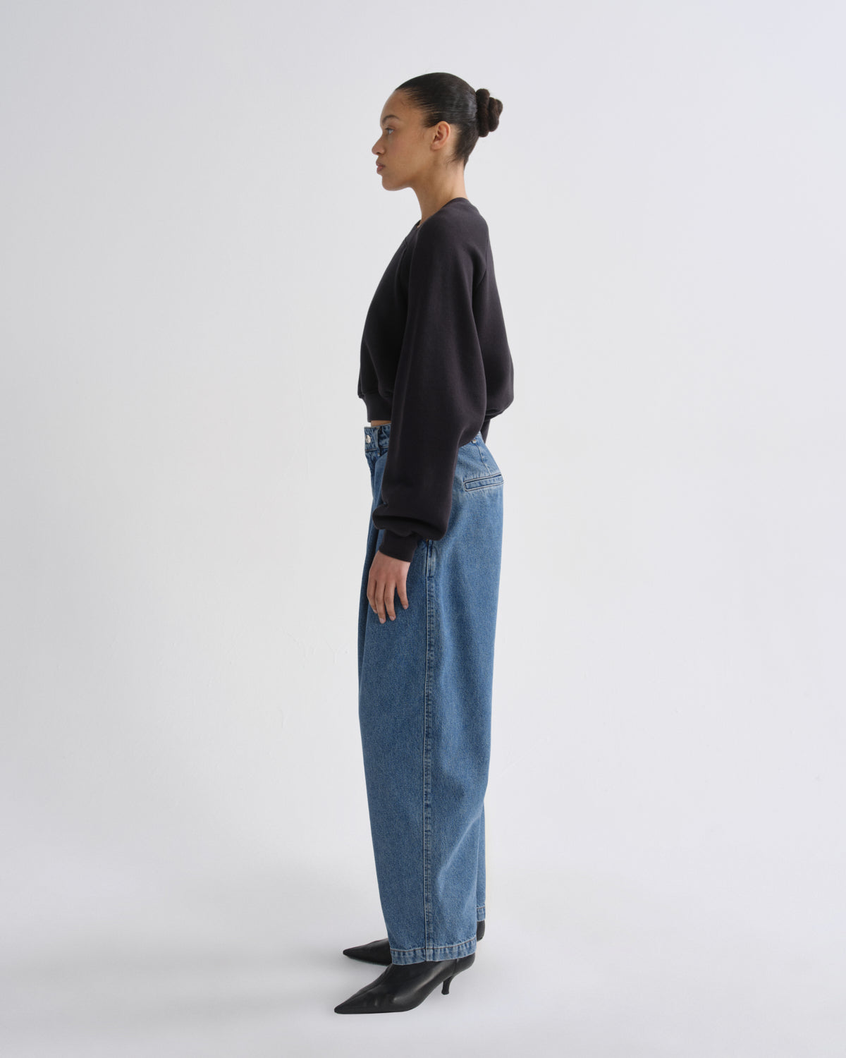 agolde-walsh-sweatshirt-washed-black-cropped image 5