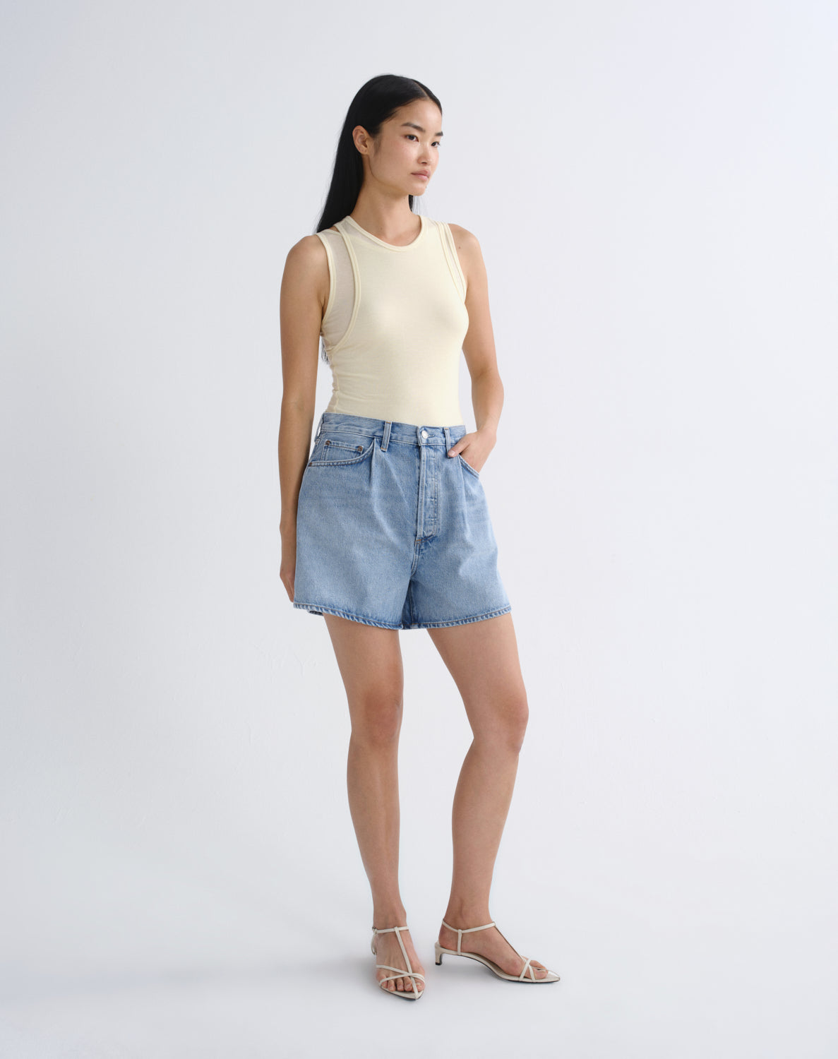agolde-rhoda-pleated-short-raft-denimshorts-hellblau image 3