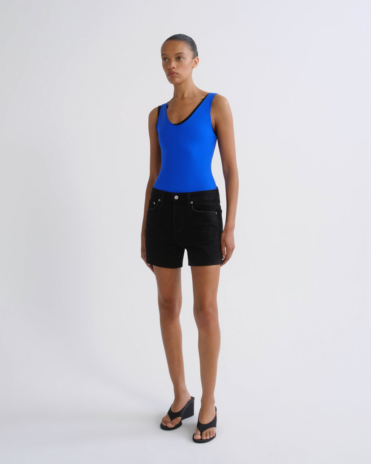 agolde-parker-long-short-shorts-phase-schwarz image 4