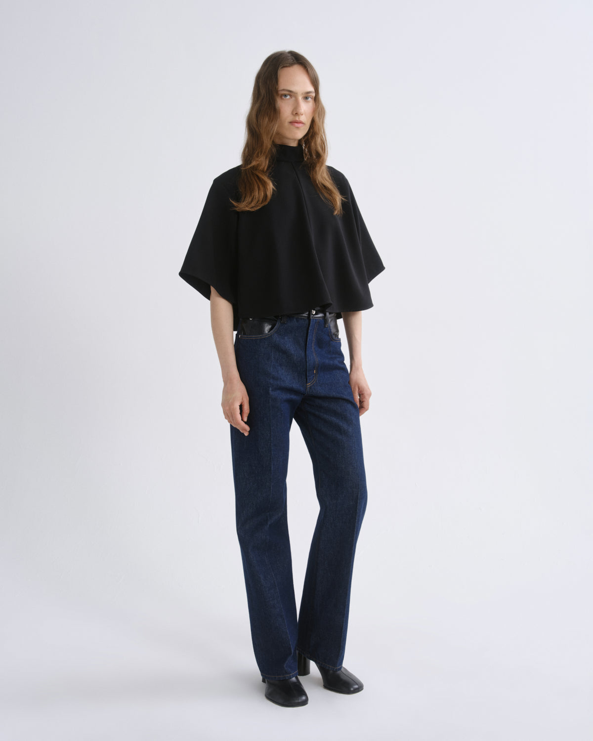 agolde-rom-top-damen-schwarz-crepe-cape image 3