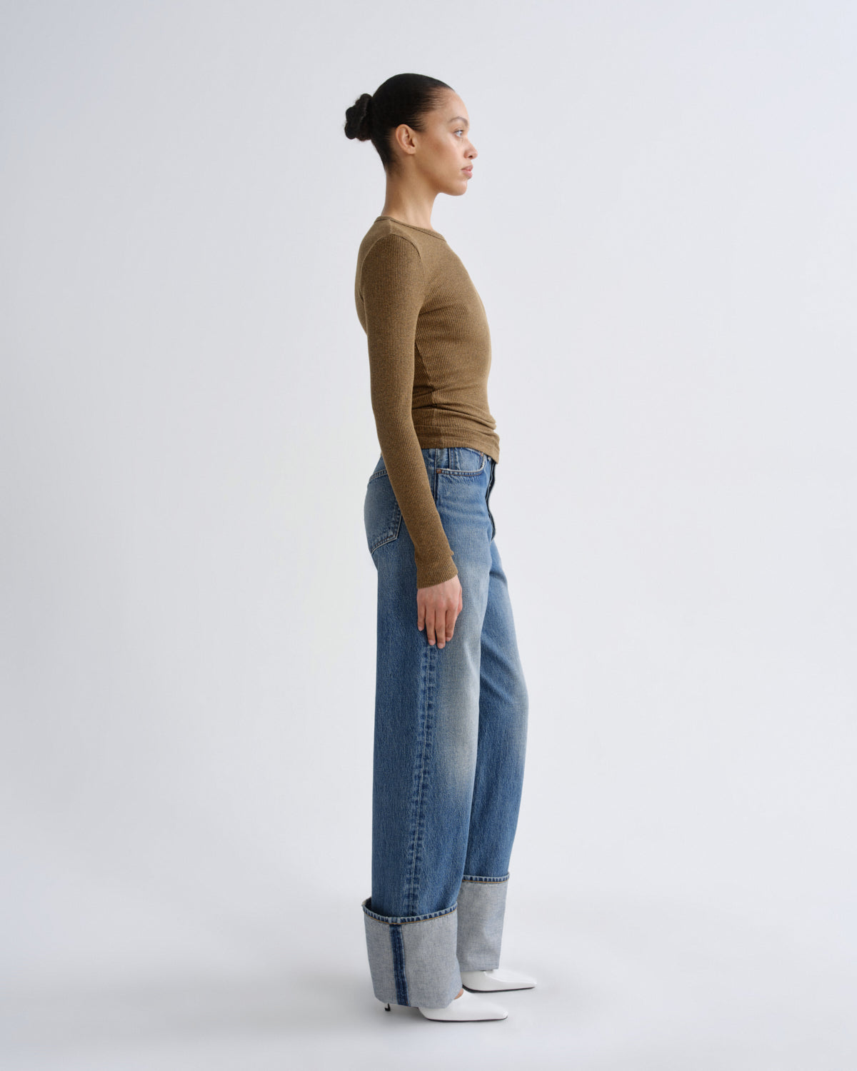 agolde-delphi-slim-shirt-brew-braun-damen-rippe image 3