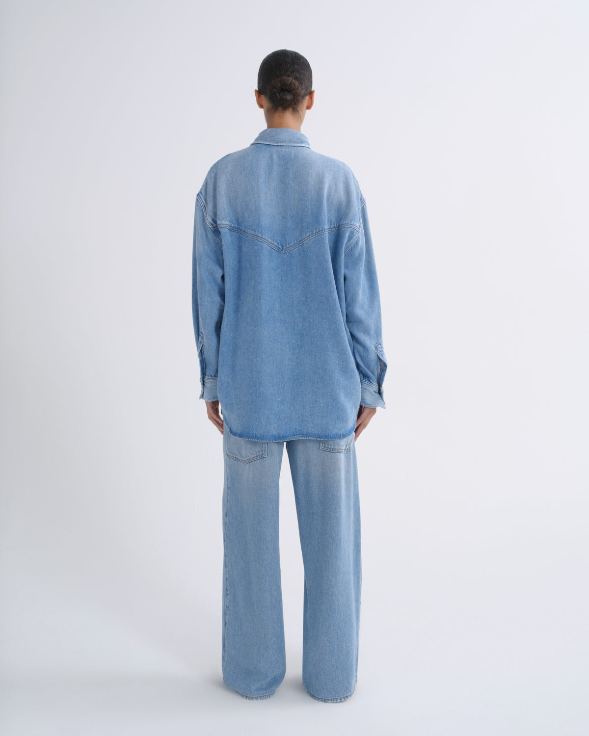 agolde-lotta-shirt-flyweight-hemd-script-blau-denimhemd image 2