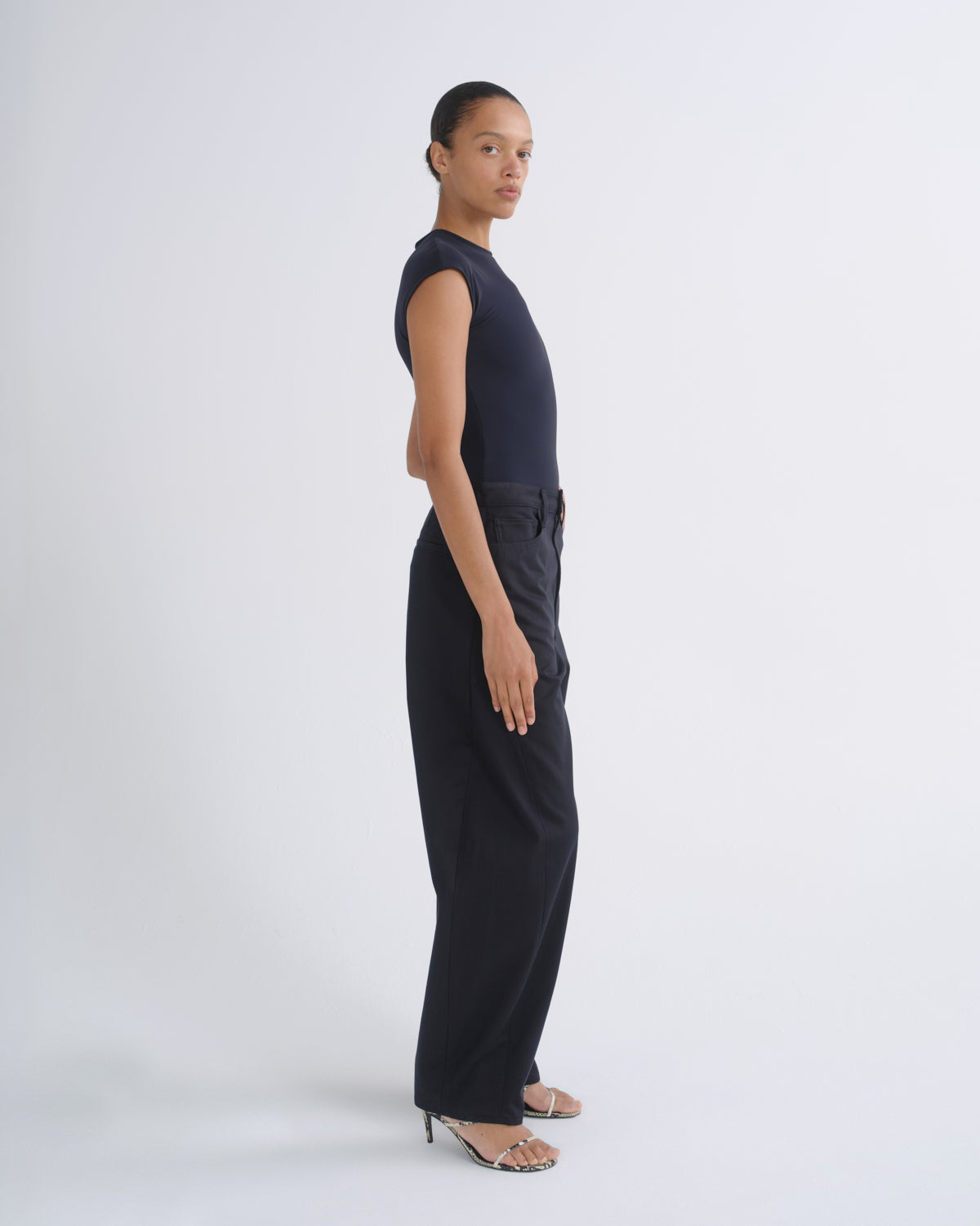 agolde-luna-trouser-obscura-navy-twill-34 image 3