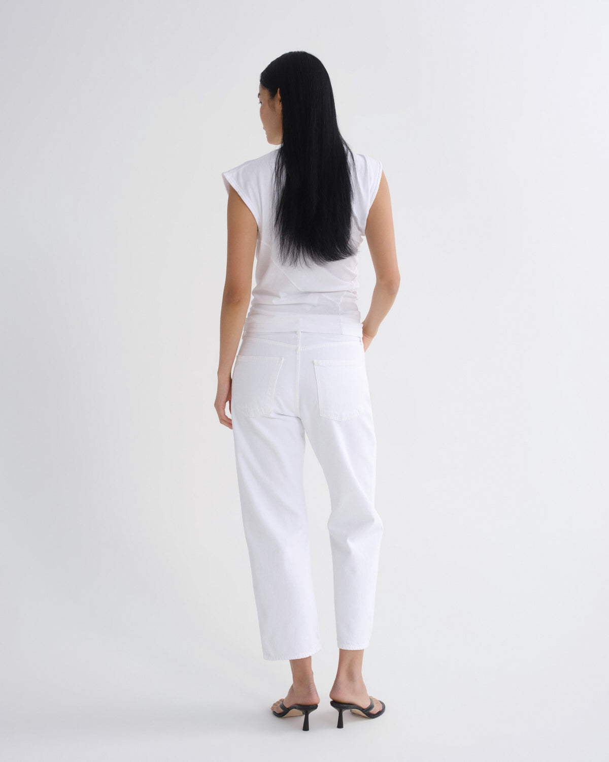 agolde-90-s-crop-mid-rise-straight-jeans-marshmallow-wei image 2
