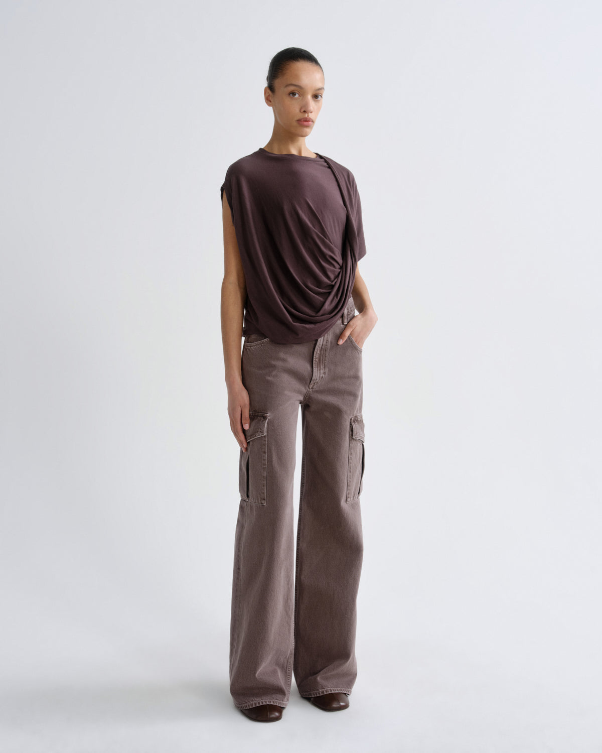 agolde-milena-twist-tee-top-raisin-lila-drapiert image 5