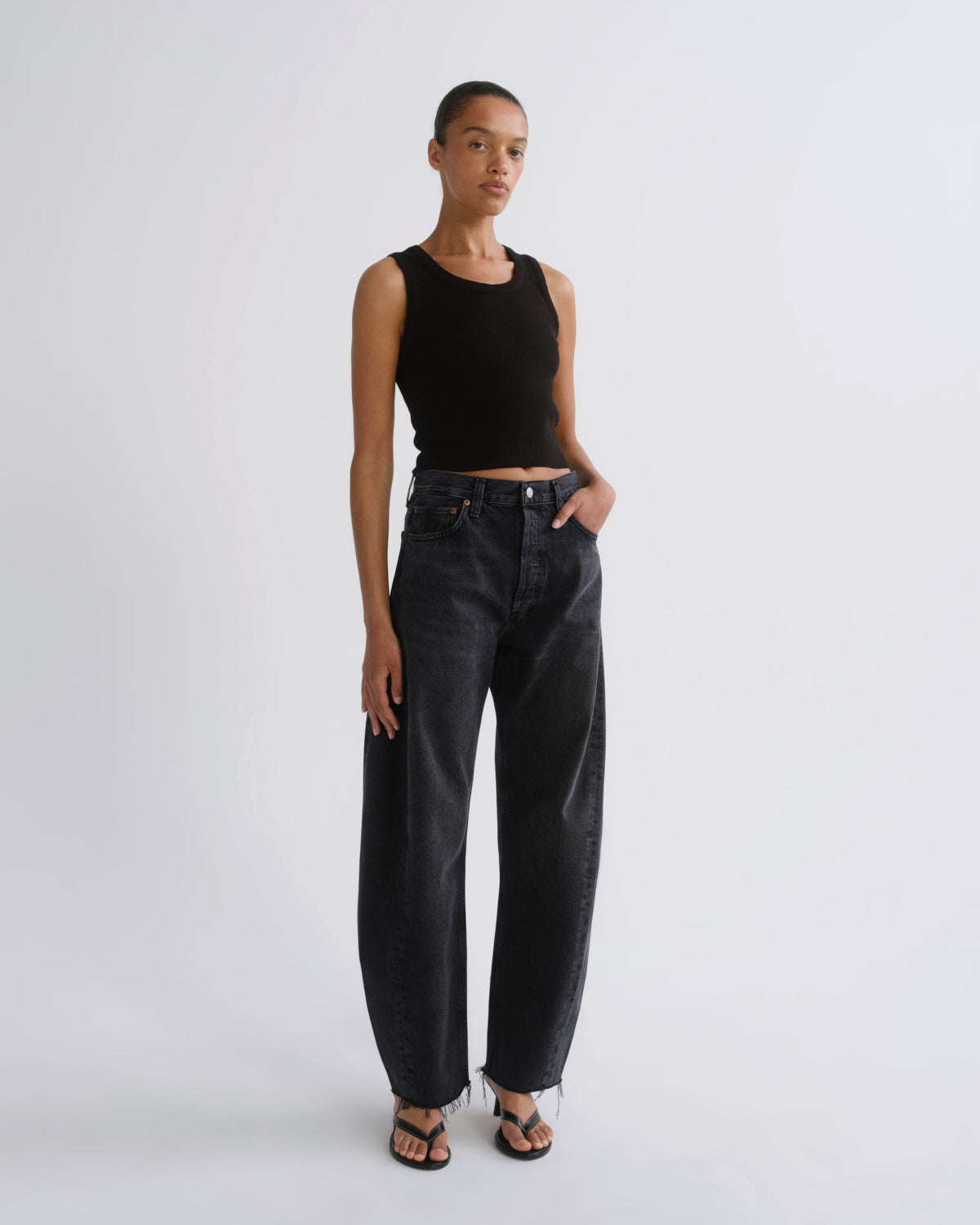 agolde-shrunken-poppy-tank-top-schwarz-bio-baumwolle image 4