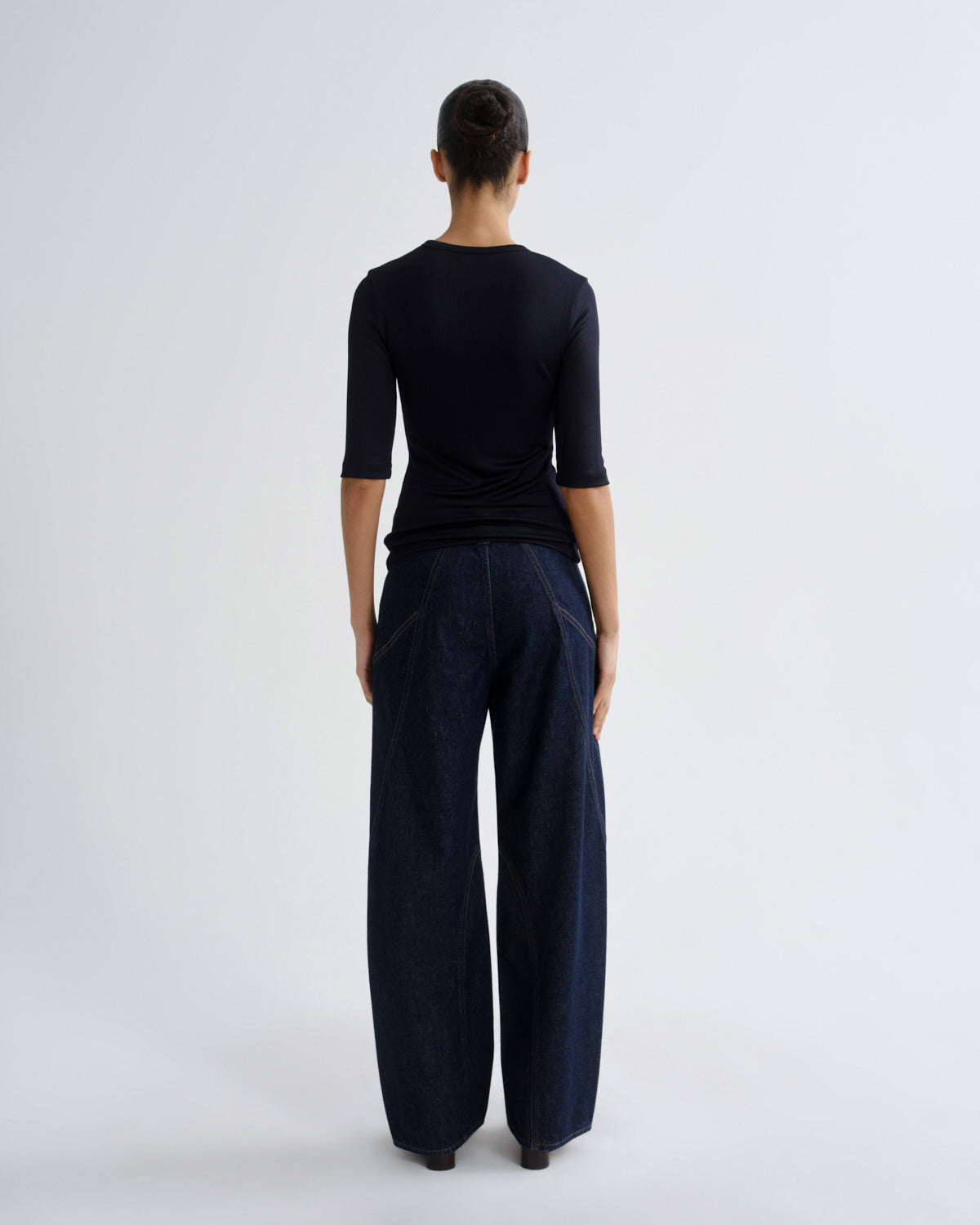 agolde-saige-t-shirt-navy-dunkelblau-stretch image 2