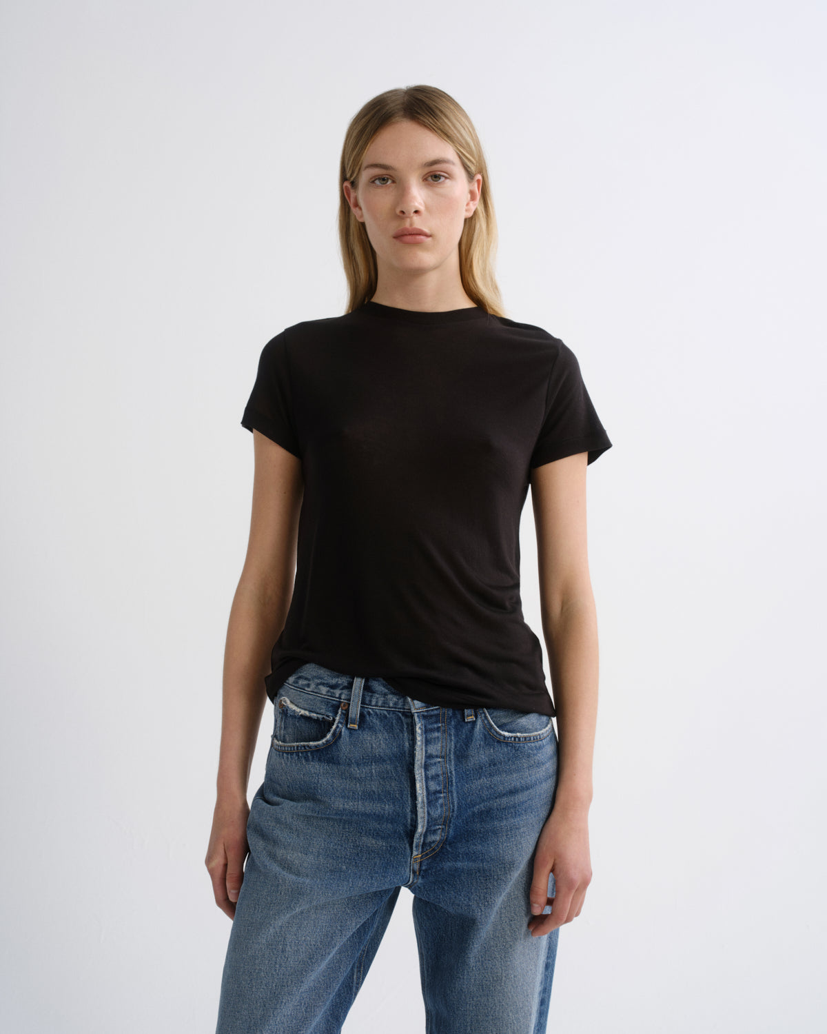 agolde-long-line-adine-tee-t-shirt-schwarz-bio-baumwolle image 1