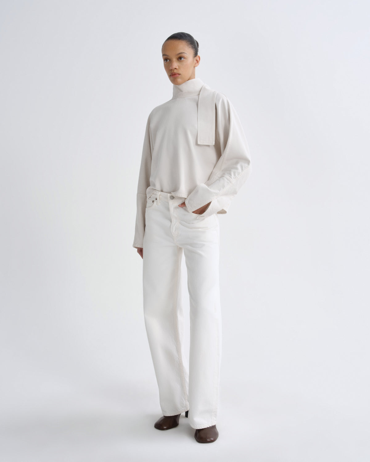 agolde-arc-jean-32-chalk-white-wei-e-jeans image 4