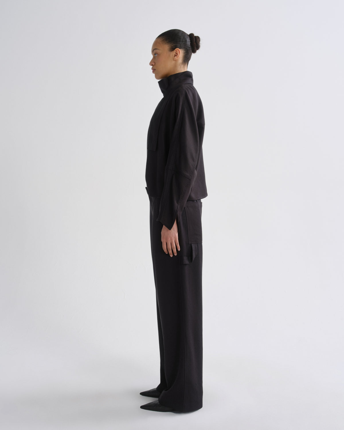 agolde-kembra-top-charcoal-top-dunkelgrau-bindeband image 4