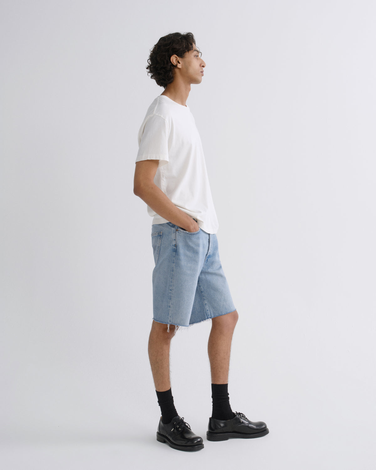 agolde-wade-t-shirt-herren-tone-offwhite-bio-baumwolle image 4