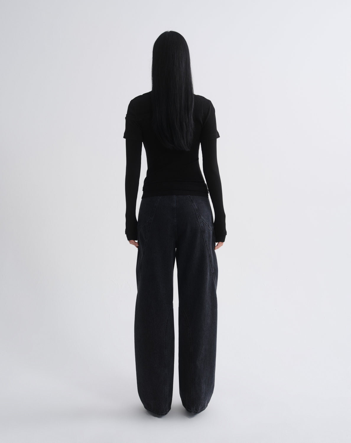 agolde-reena-jean-weightless-jeans-vanta-schwarz image 2