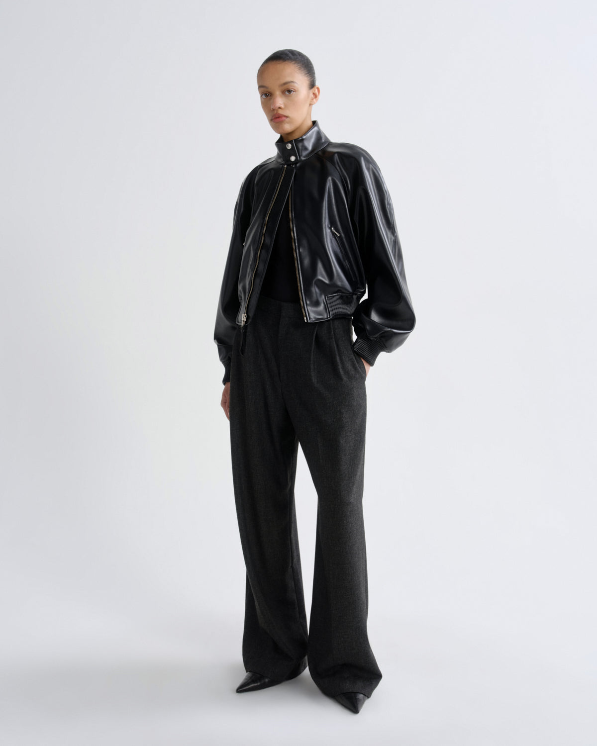 agolde-nova-bomber-jacke-schwarz-damen-cropped-kunstleder image 4