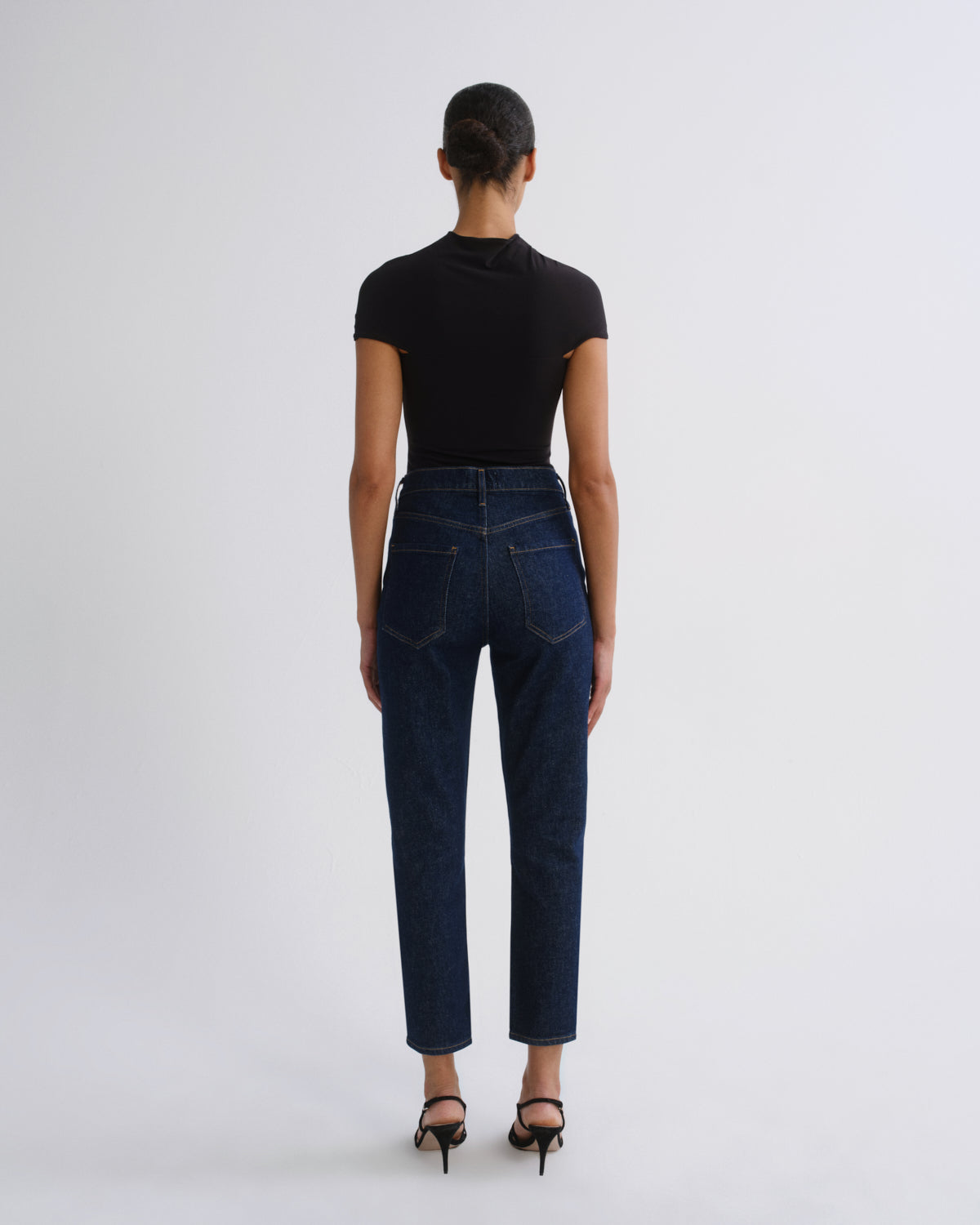 agolde-riley-straight-crop-jeans-reissue-indigo image 2