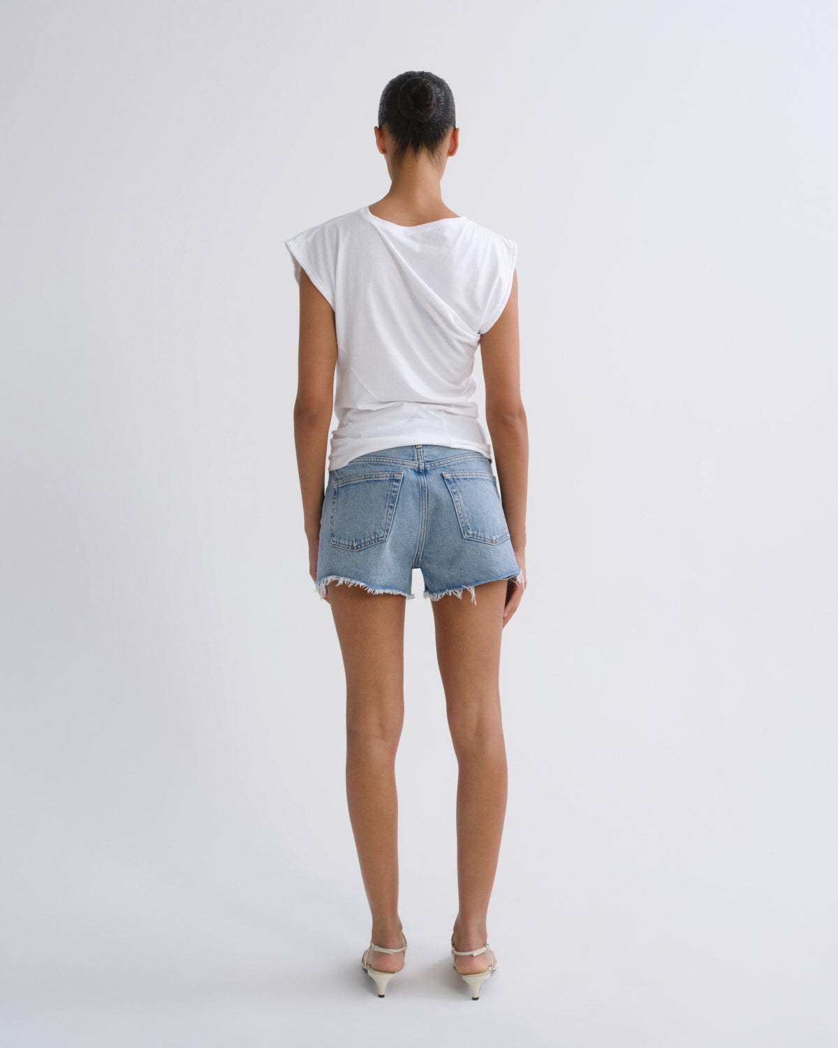 agolde-parker-vintage-cut-off-short-passage-hellblau image 2