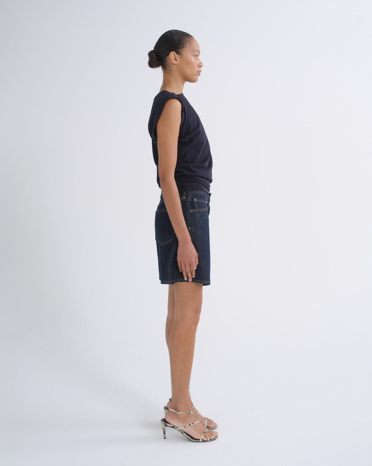 agolde-dame-short-weightless-shorts-rinse-dunkelblau image 3