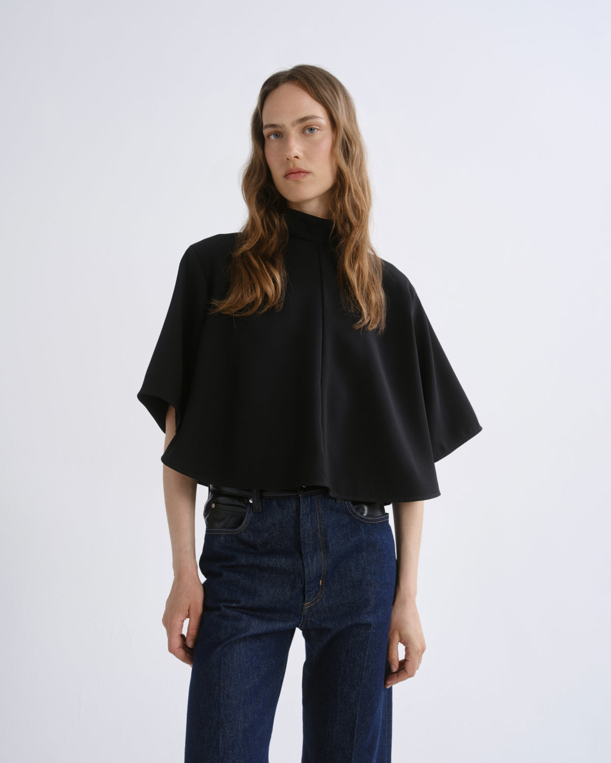 agolde-rom-top-damen-schwarz-crepe-cape image 1