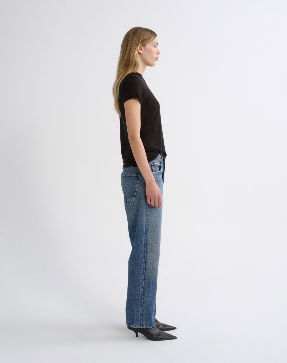 agolde-long-line-adine-tee-t-shirt-schwarz-bio-baumwolle image 4