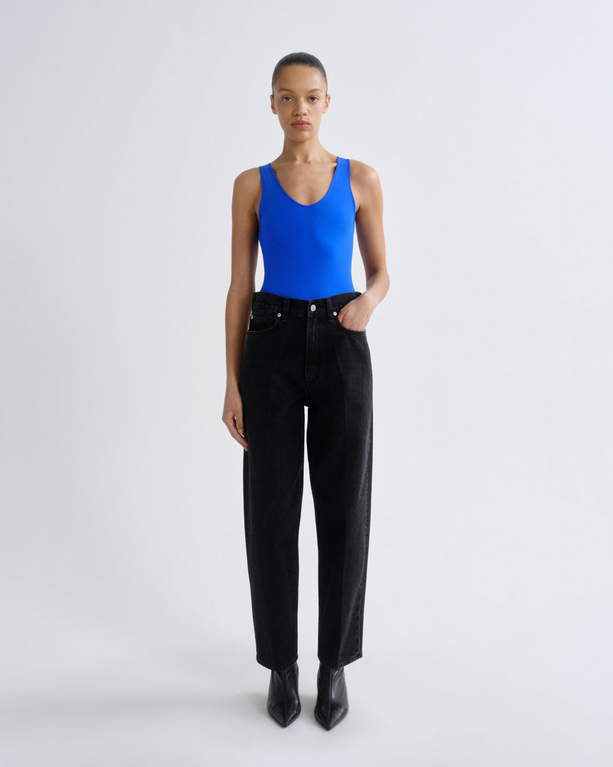 agolde-80-s-jean-weightless-jeans-phase-schwarz-straight image 1