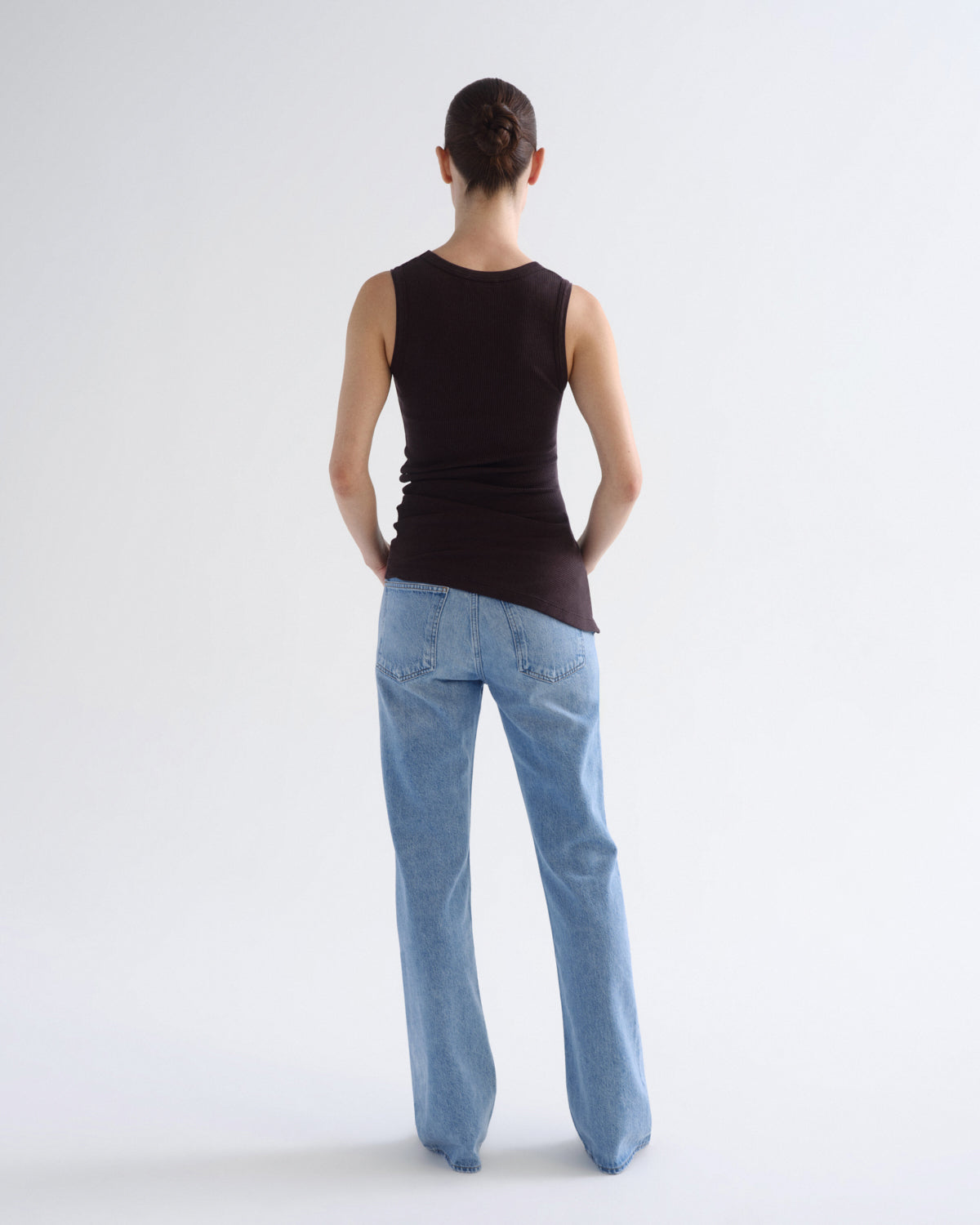 agolde-leena-weightless-flare-jeans-stream-hellblau image 2