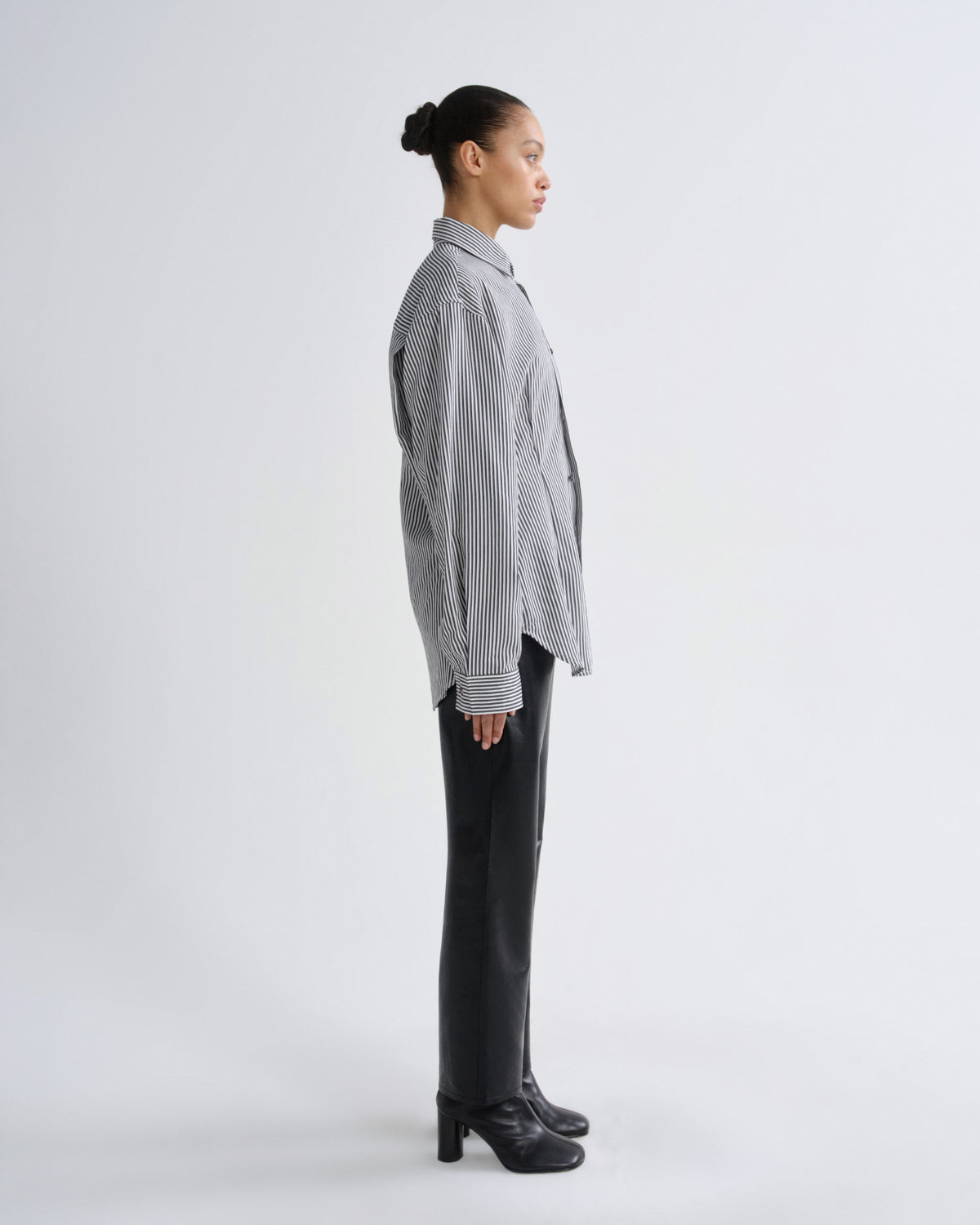agolde-cinch-shirt-hemd-solene-stripe-schwarz-wei-gestreift image 3