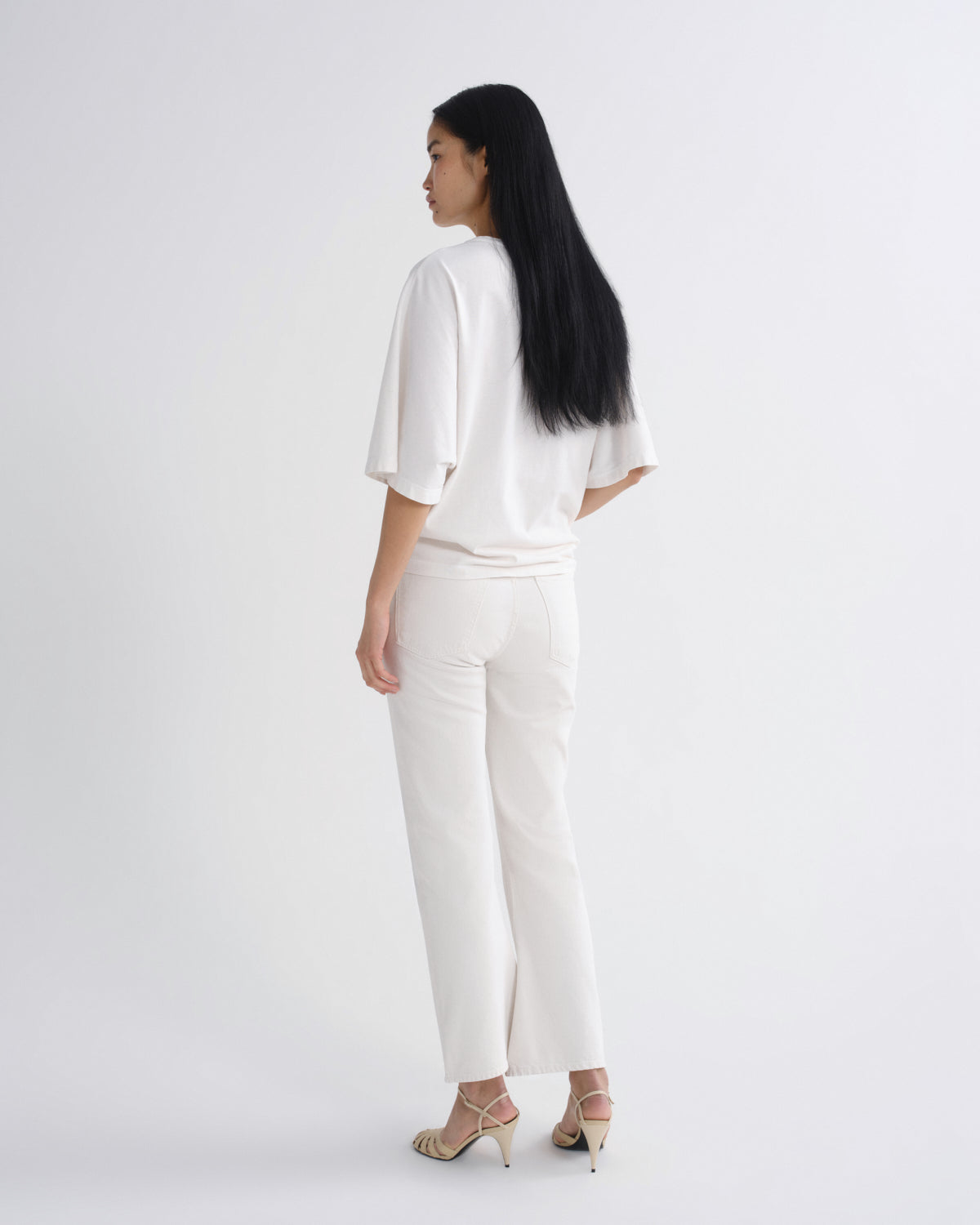 agolde-mid-rise-kick-boot-jean-chalk-white-weiss-bootcut image 2