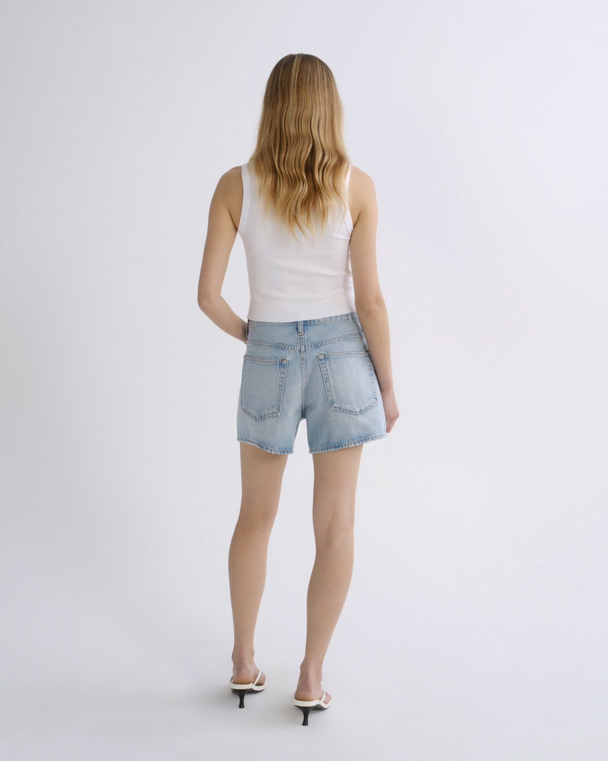 agolde-leith-denim-shorts-convert-hellblau-damen image 2